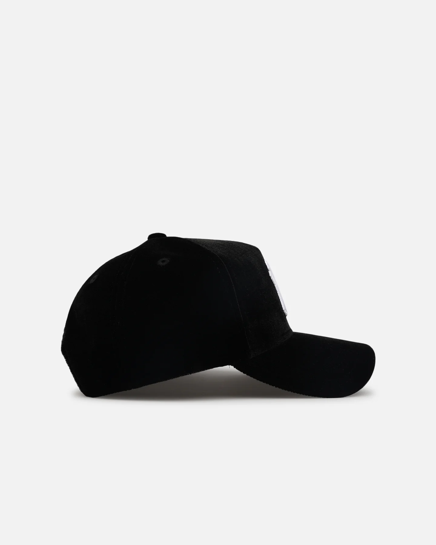 New Era New York Yankees 'Velvet Dreams' 9FORTY A-Frame Snapback Black/Grey - Image 4