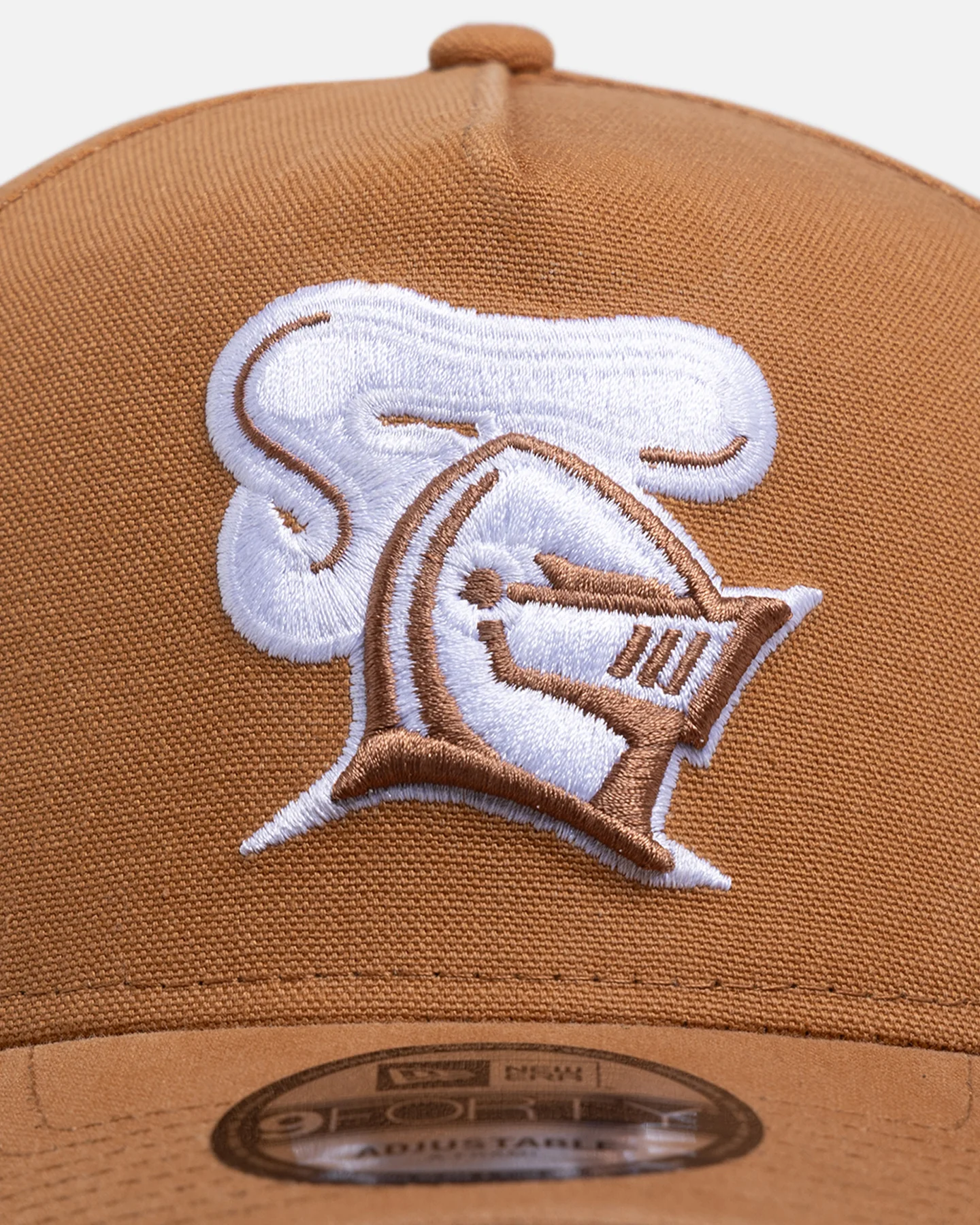 New Era Newcastle Knights 'NRL 2026' 9FORTY A-Frame Snapback Med Beige - Image 5