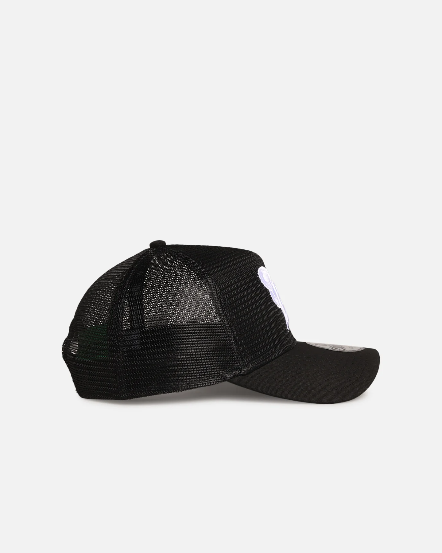 New Era Newcastle Knights 'NRL Mesh Crown' 9FORTY A-Frame Trucker Snapback Black - Image 3