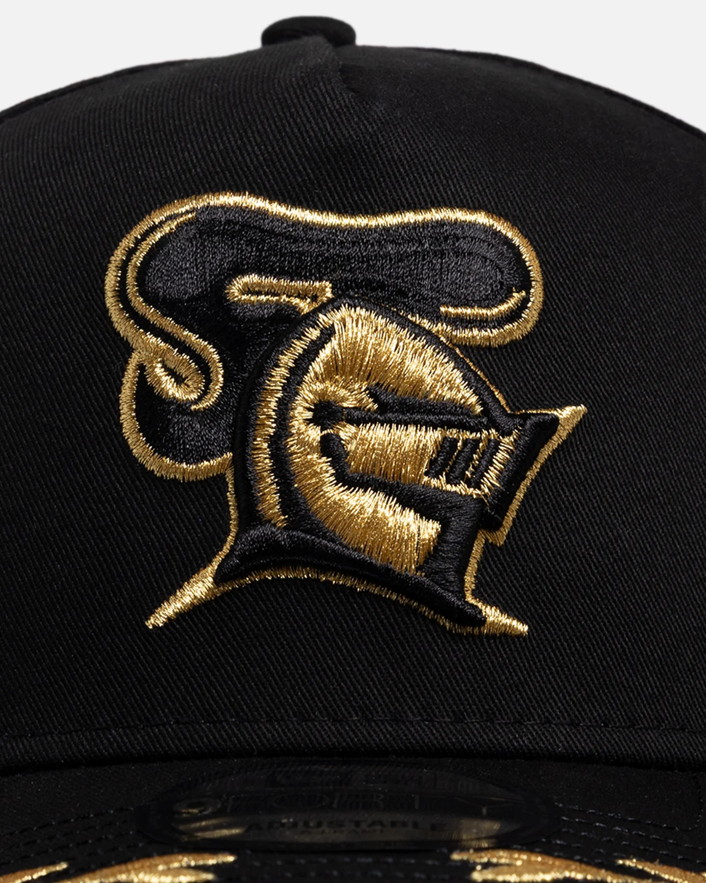New Era Newcastle Knights 'NRL Vegas Round 2026' 9FORTY A-Frame Snapback Black/Gold - Image 5
