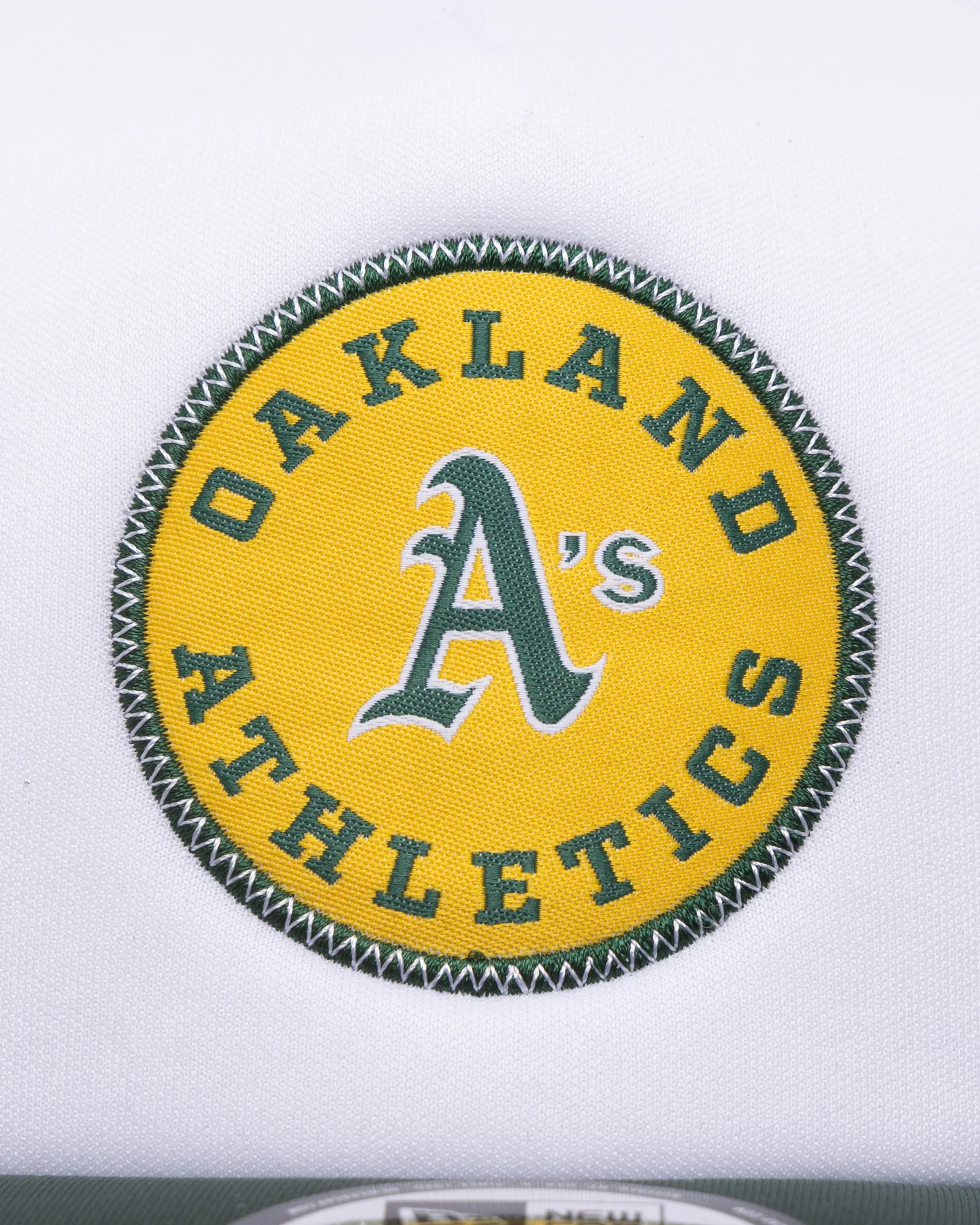 New Era Oakland Athletics Golfer Trucker Snapback White/Green - Image 5
