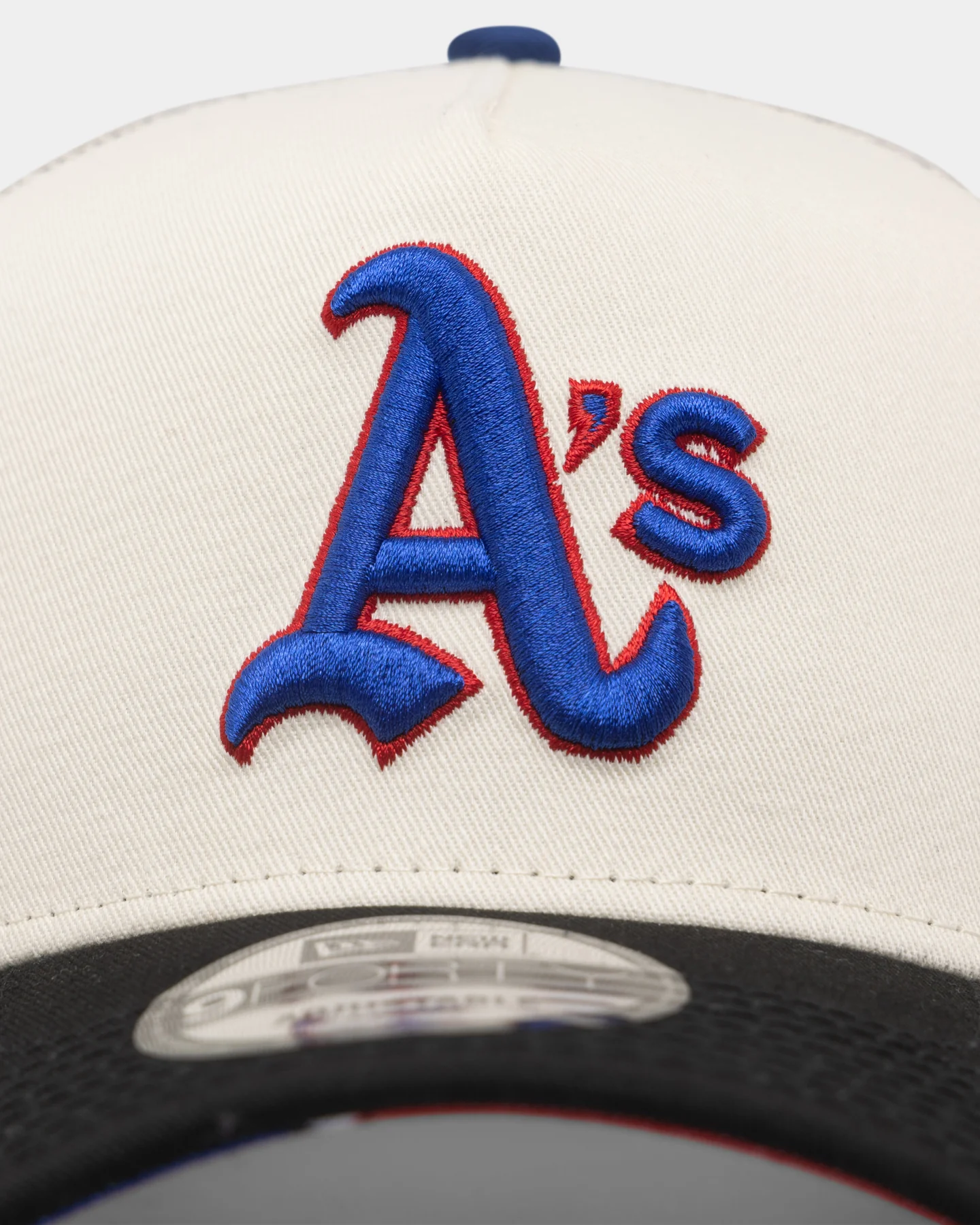 New Era Oakland Athletics 'Retro Mosaic' 9FORTY A-Frame Trucker Snapback White/Black - Image 5