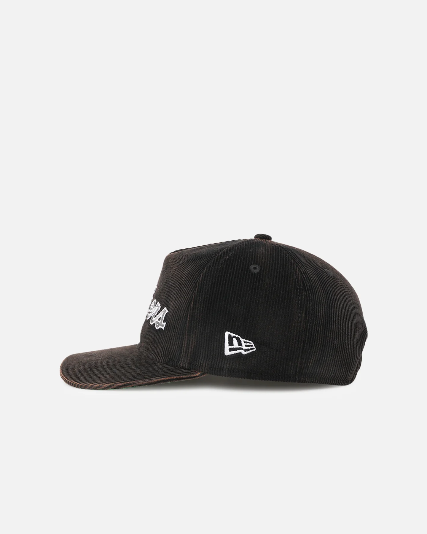 New Era Penrith Panthers 'NRL Golfer Washed Black' Pre-Curved Corduroy Golfer Snapback Washed Black - Image 4