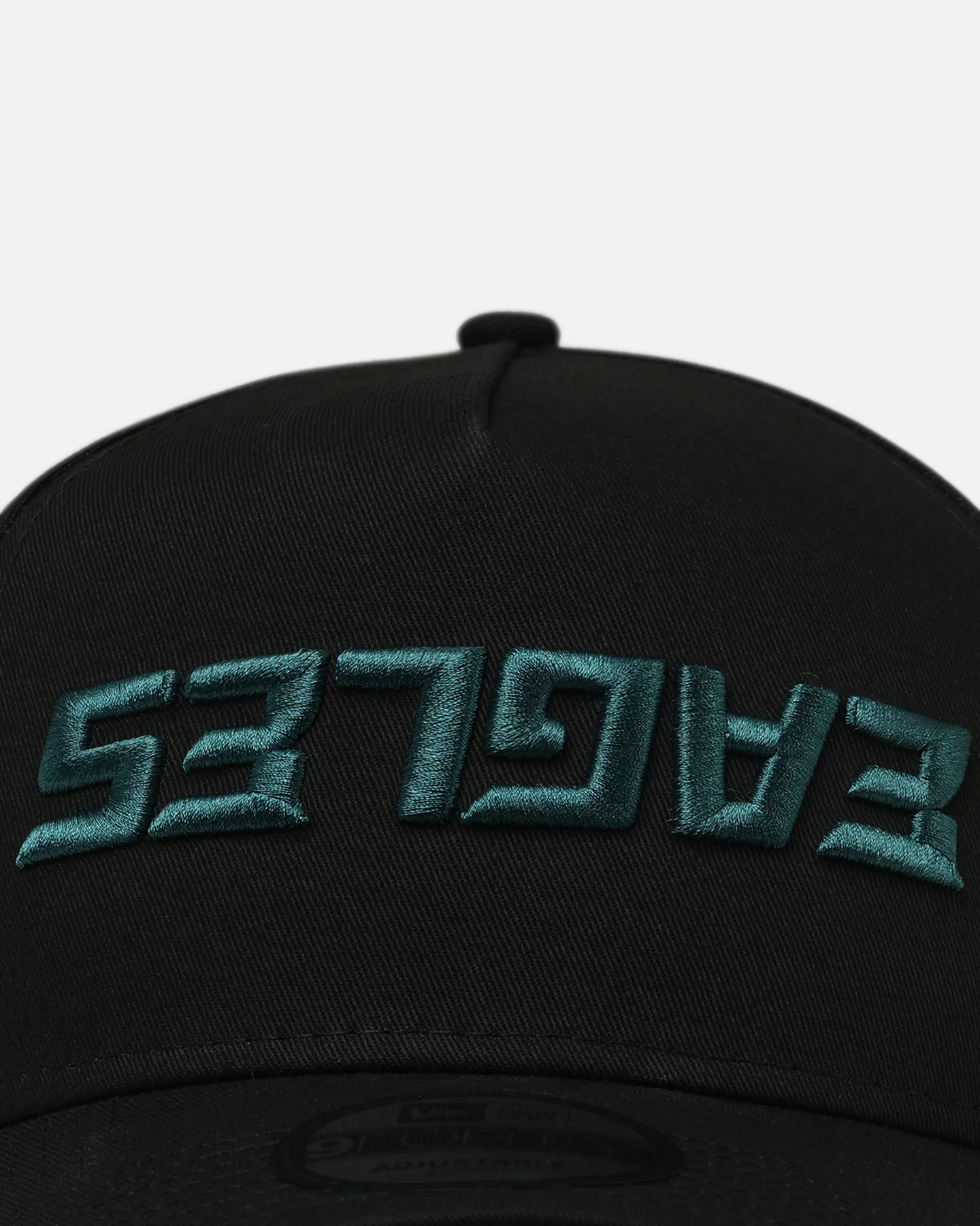 New Era Philadelphia Eagles 'Upside Down Logo' 9FORTY A-Frame Snapback Black - Image 5