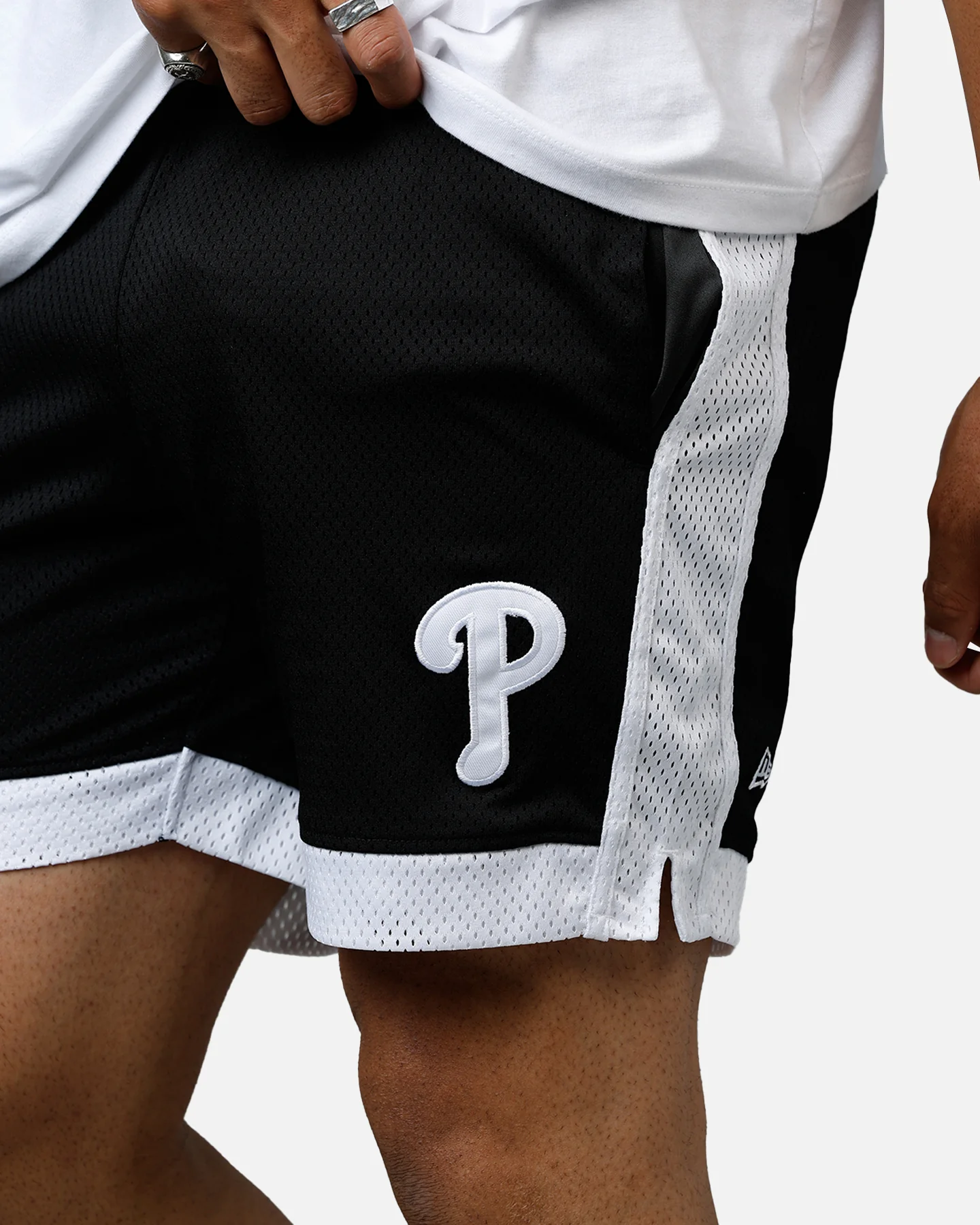 New Era Philadelphia Phillies Sport Class Shorts Black/White - Image 7