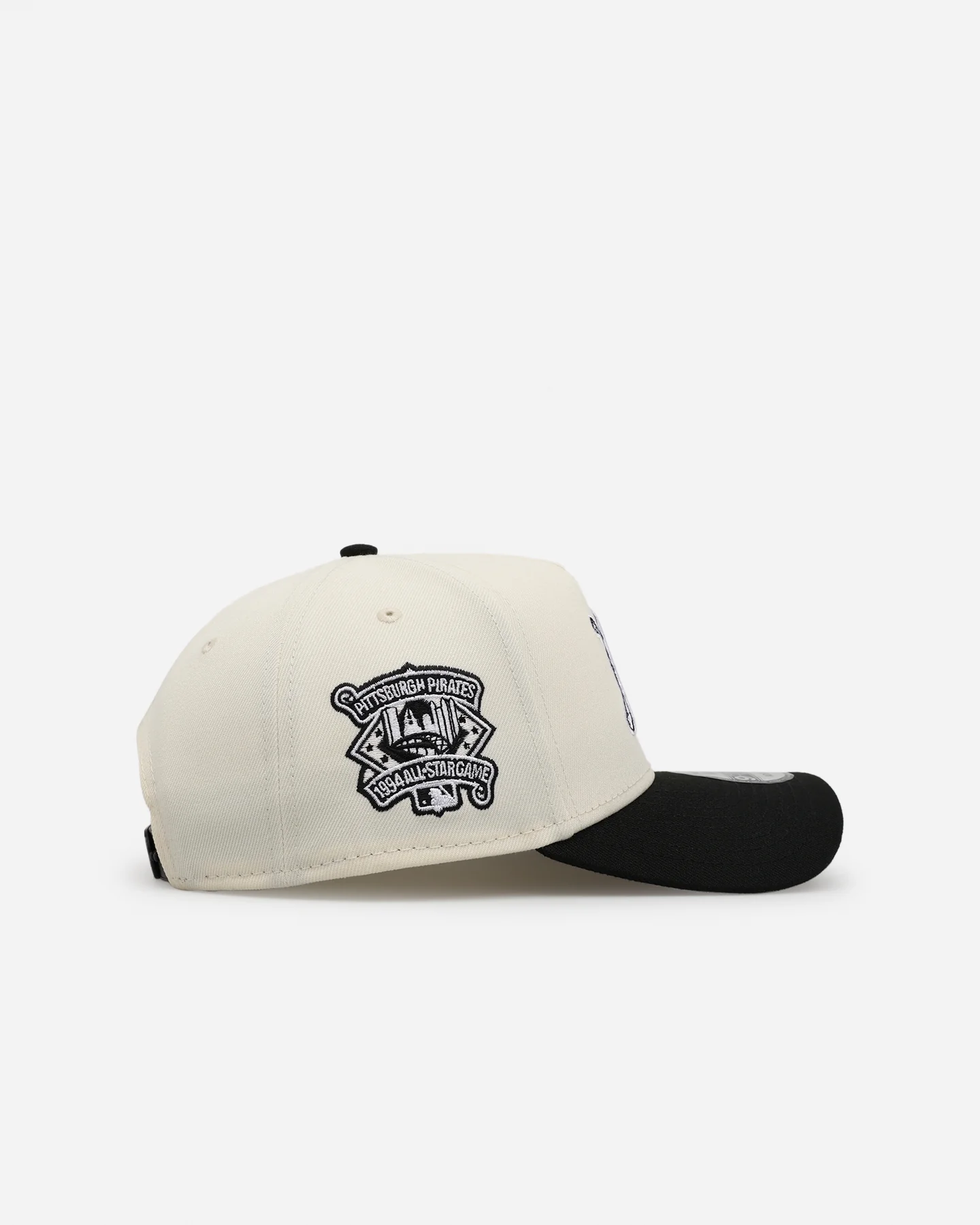 New Era Pittsburgh Pirates 'Chrome Black Upside Down Logo' 9FORTY A-Frame Snapback Chrome/Black - Image 3