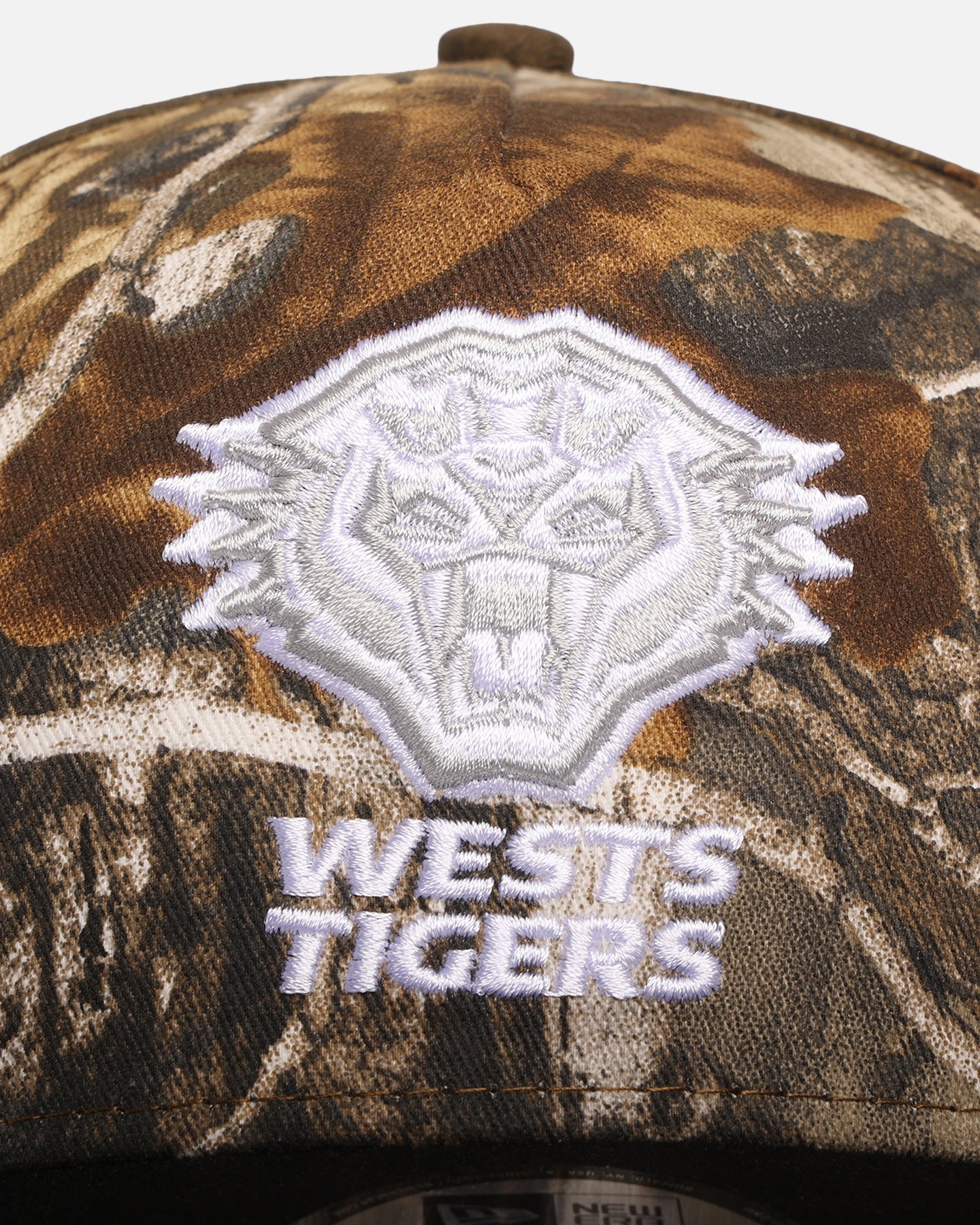 New Era Wests Tigers 'NRL Real Tree' 9FORTY A-Frame Snapback Real Tree Camo - Image 5