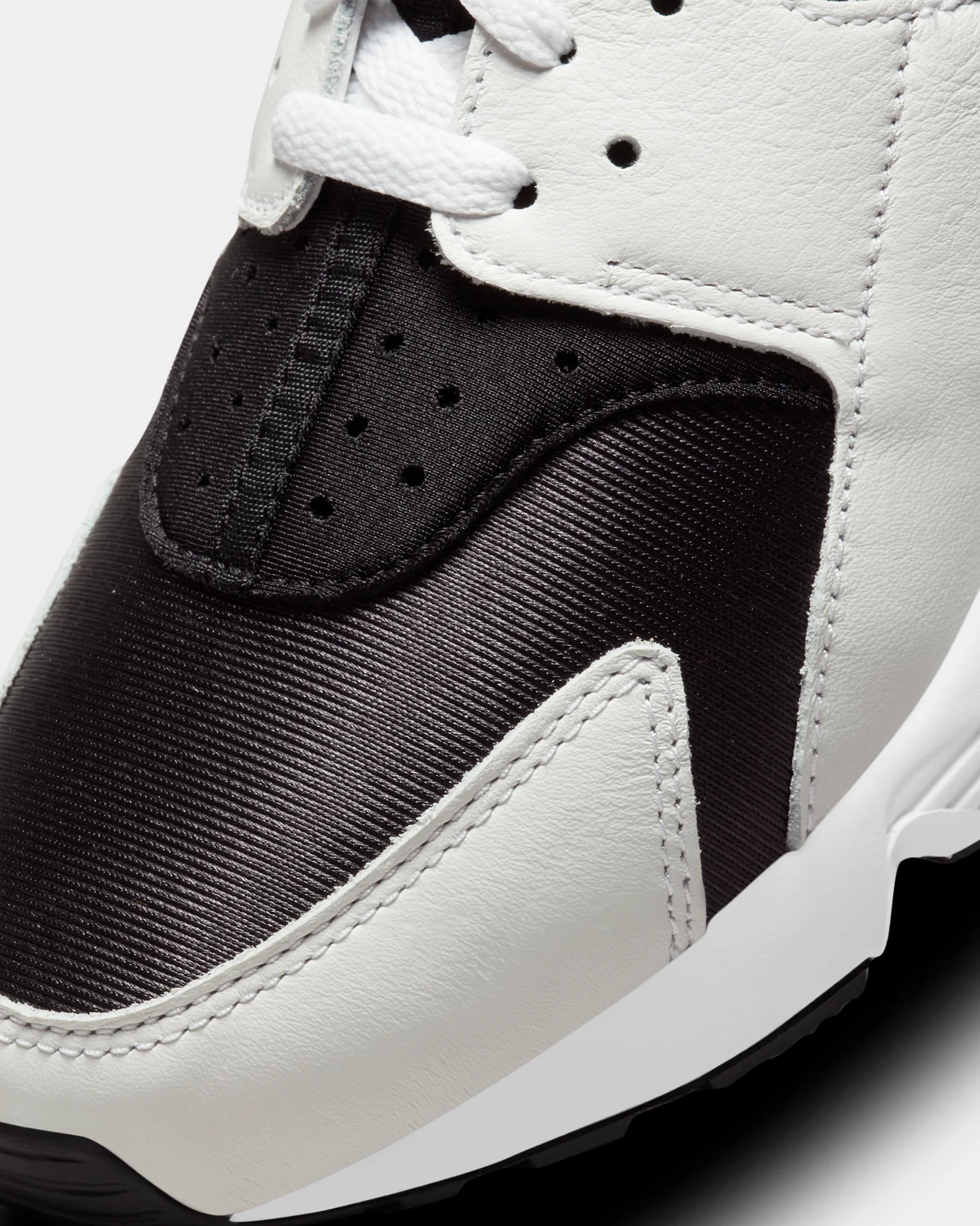 Nike Air Huarache Black/White - Image 6