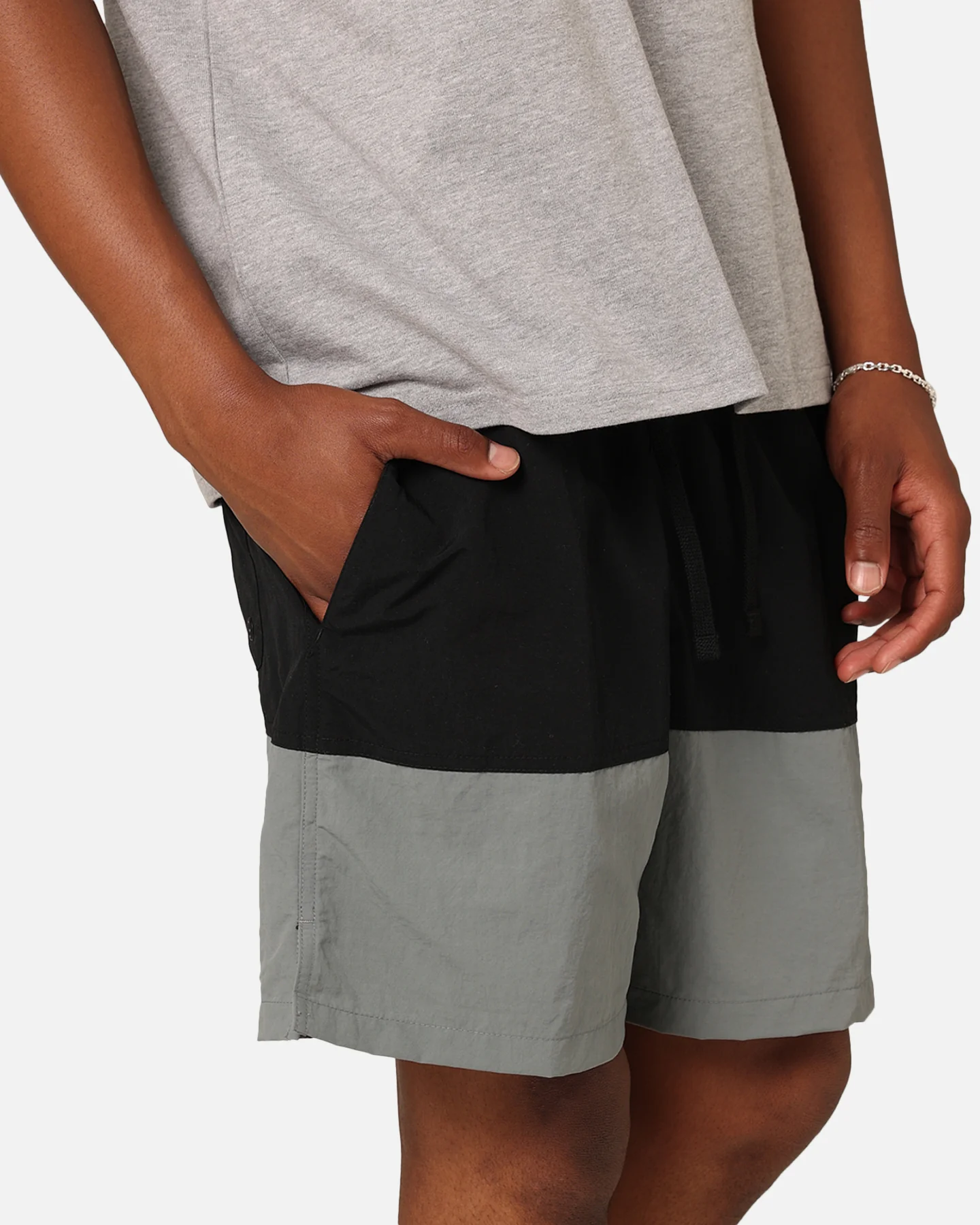 Nike Club+ Woven Colour-Blocked Shorts Black/Smoke Grey - Image 3