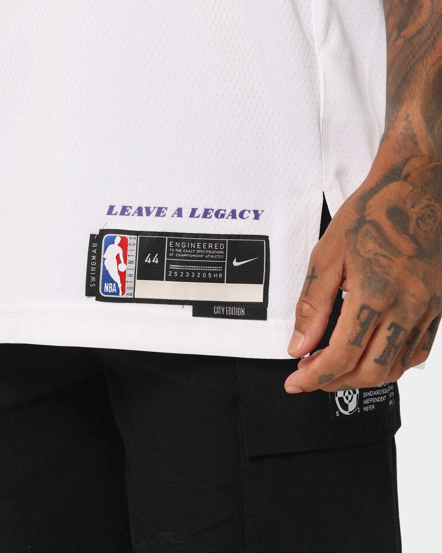Nike LeBron James Los Angeles Lakers #6 City Edition Nike Dri-FIT NBA Swingman Jersey White - Image 9