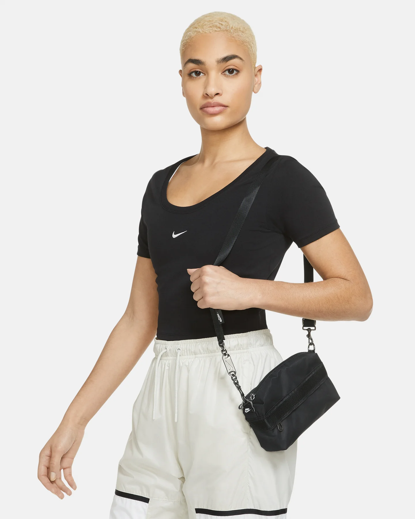 Nike Women's NSW Futura Luxe Crossbody Bag Black - Image 2