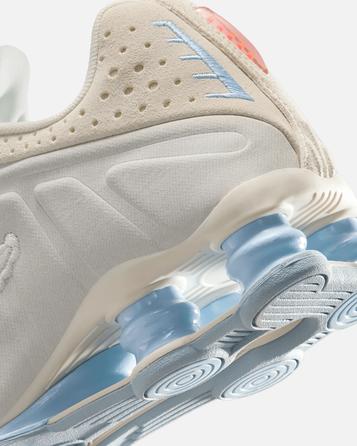 Nike Women's Shox R4 Pale Ivory - Image 8