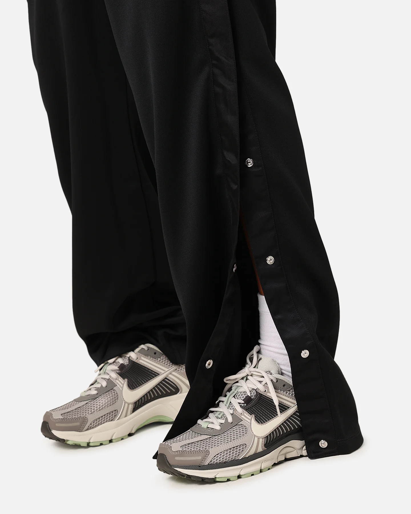 Nike Women's Sportswear Air Mid-Rise Breakaway Pants Black/White - Image 4