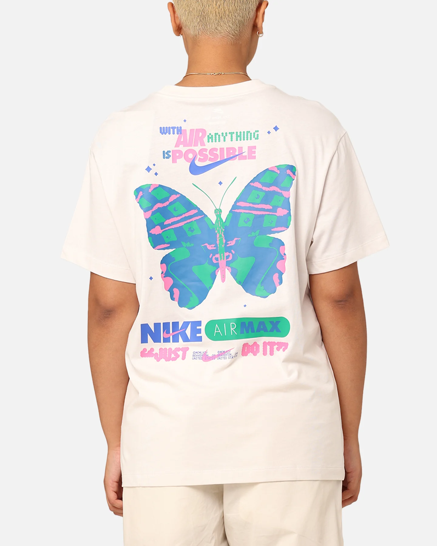 Nike Women's Sportswear Graphic Boyfriend T-Shirt Phantom - Image 4
