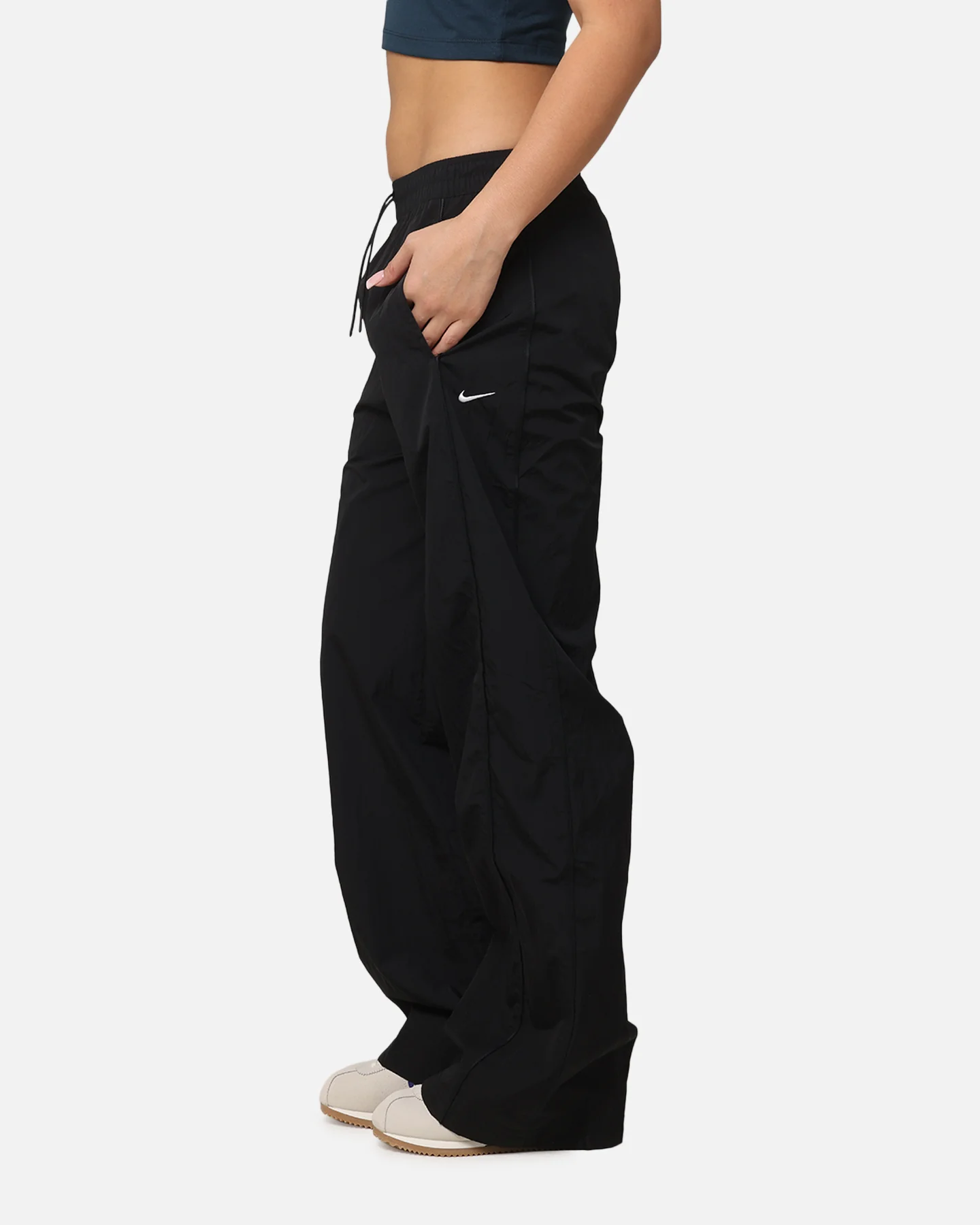 Nike Women's Sportswear High-Waisted Woven Open-Hem Pants Black/White - Image 5