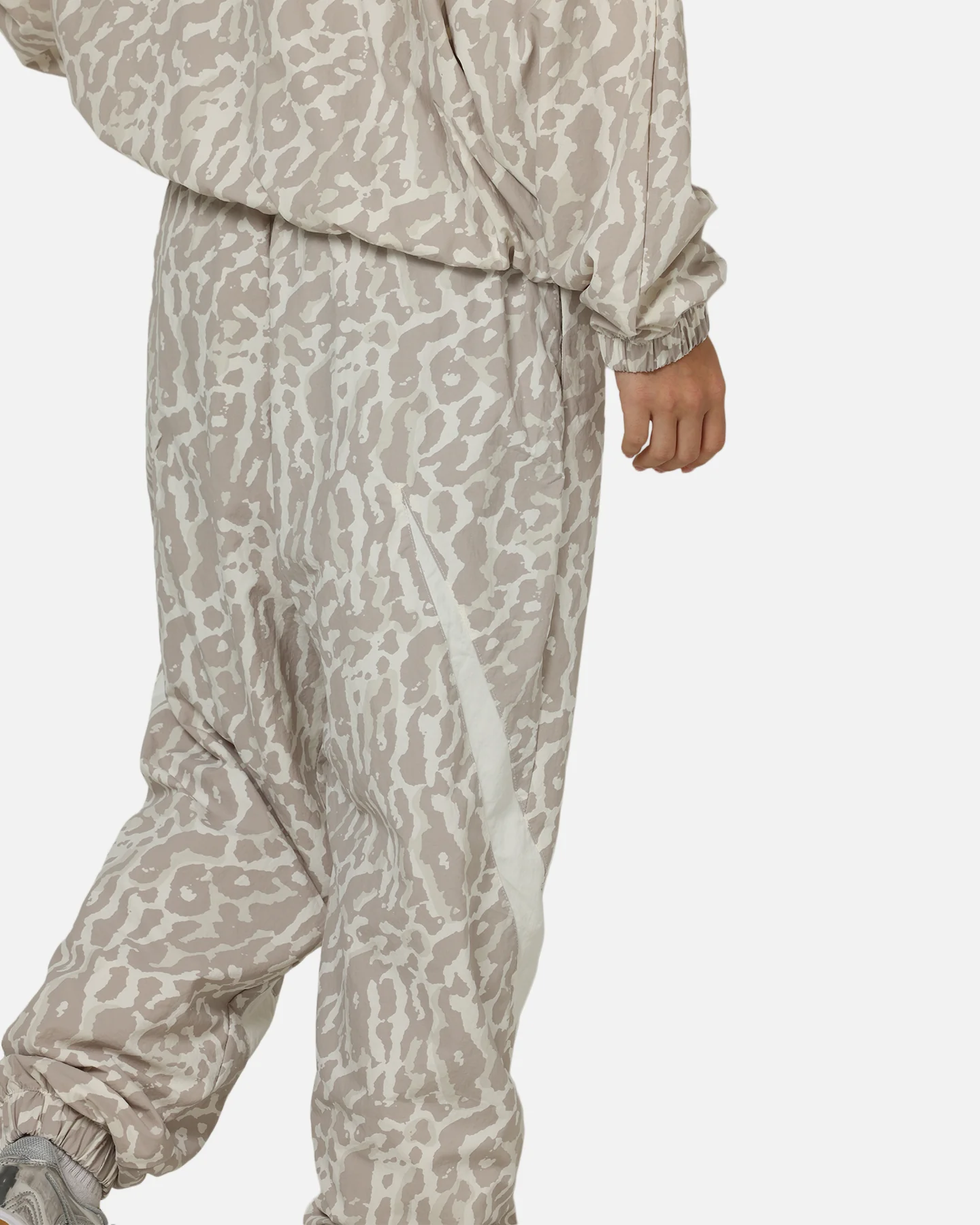 Nike Women's Sportswear Woven Printed Pants Leopard/White - Image 4