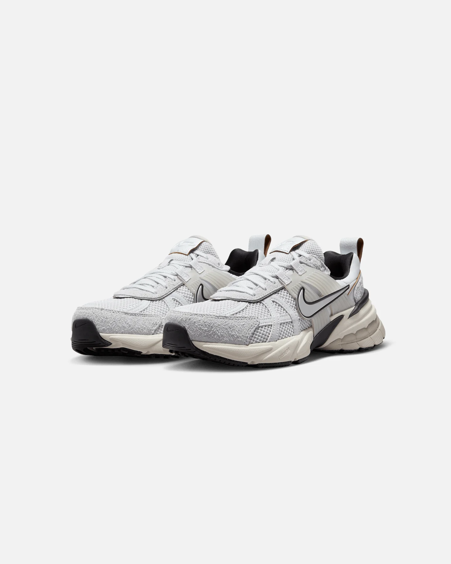 Nike Women's V2K Run Pure Platinum/Chrome - Image 2