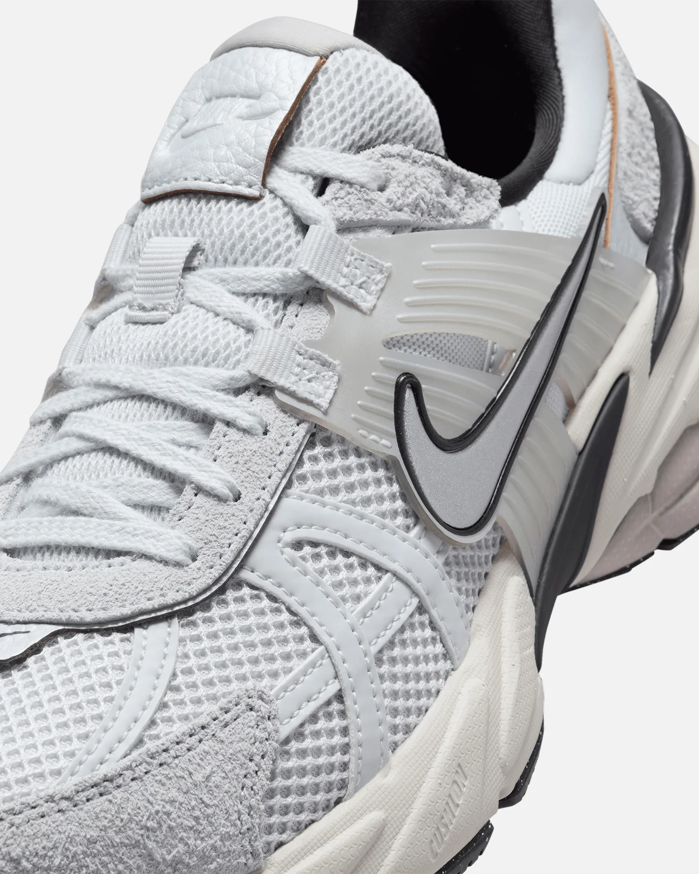 Nike Women's V2K Run Pure Platinum/Chrome - Image 6