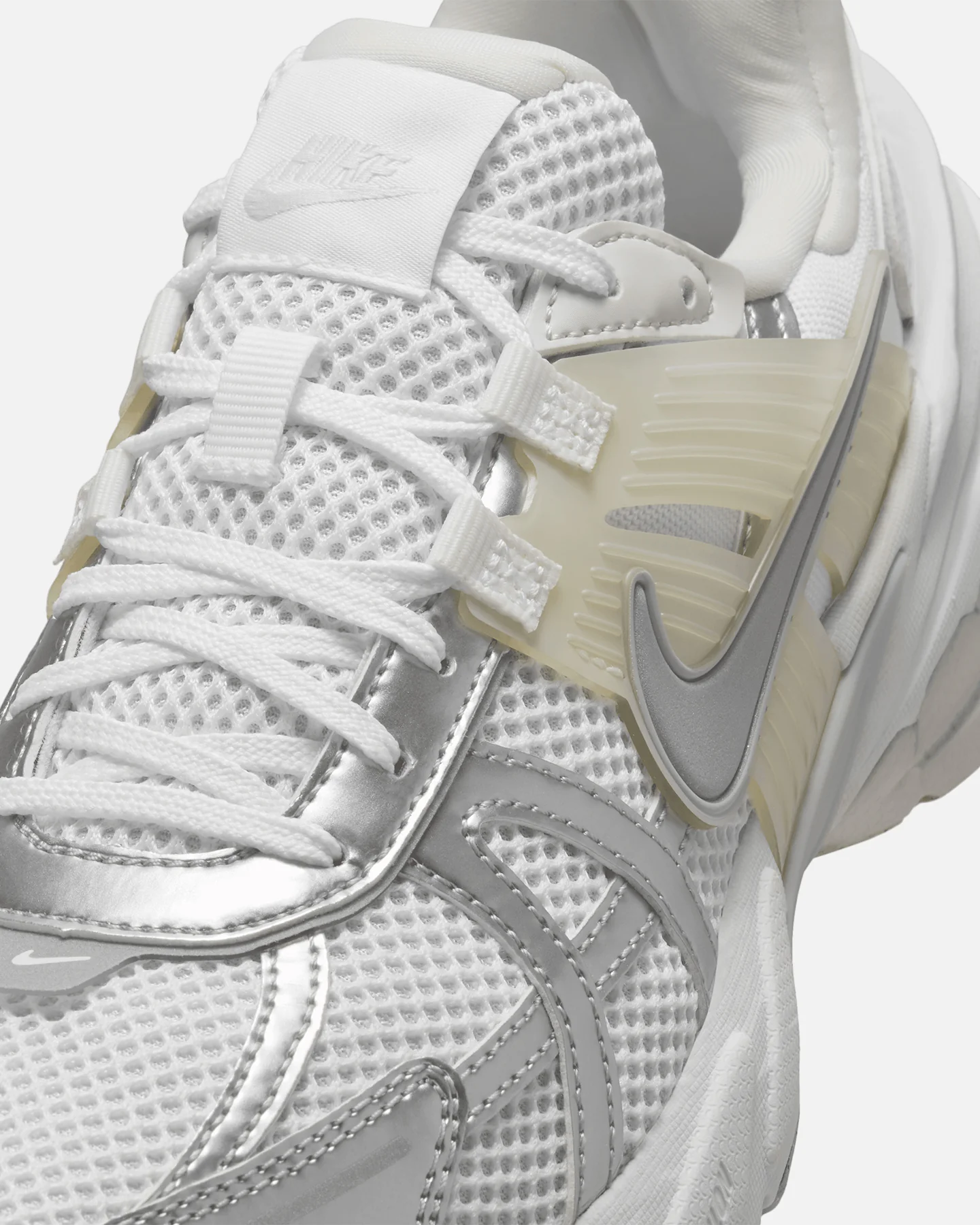 Nike Women's V2K Run White/Metallic - Image 7
