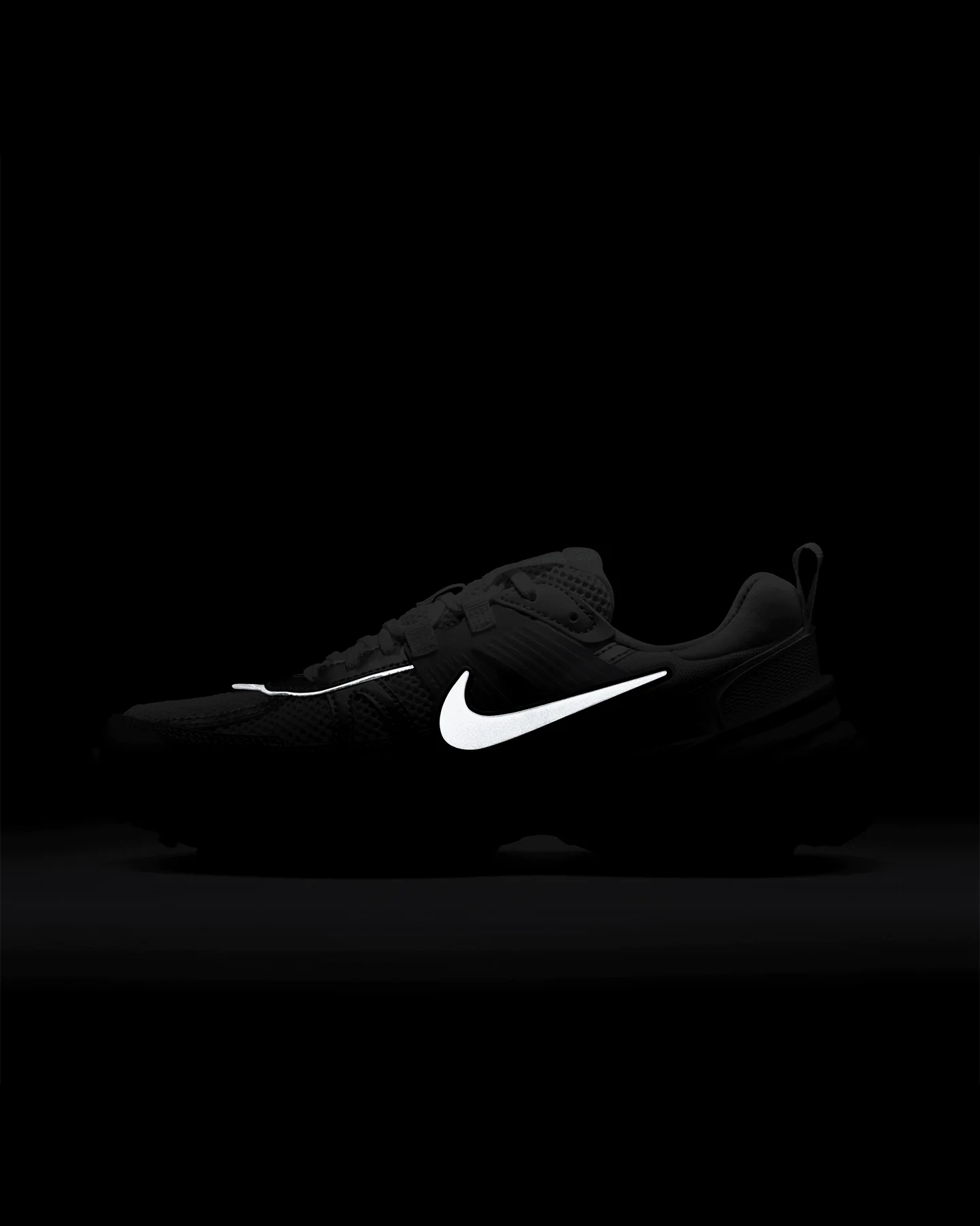 Nike Women's V2K Run White/Metallic - Image 9