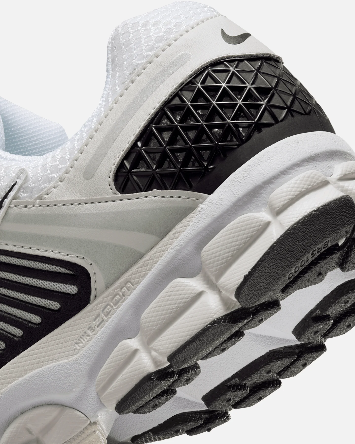 Nike Zoom Vomero 5 White/Black - Image 8