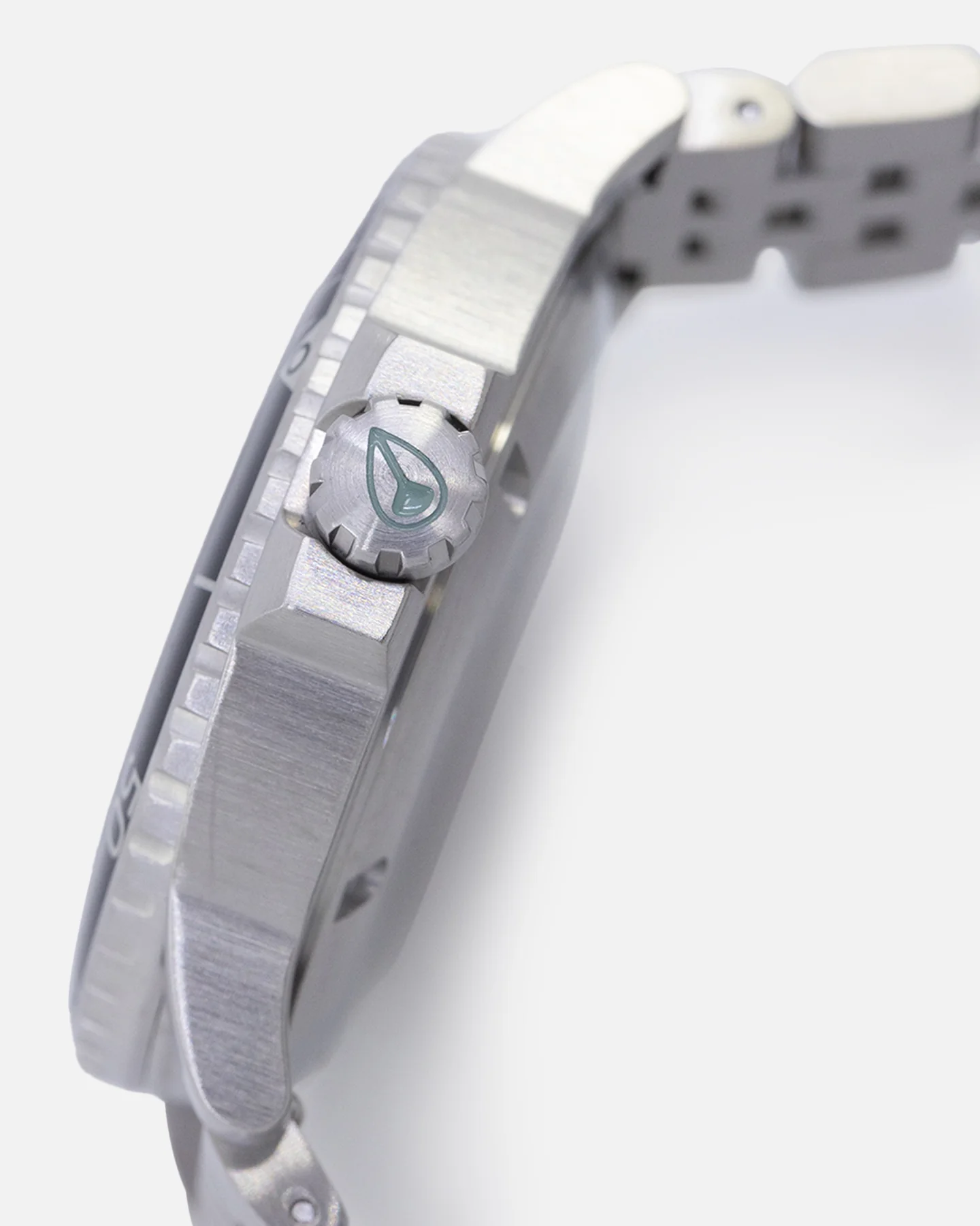 Nixon Stinger 44 Solar Watch Silver/Silver - Image 8