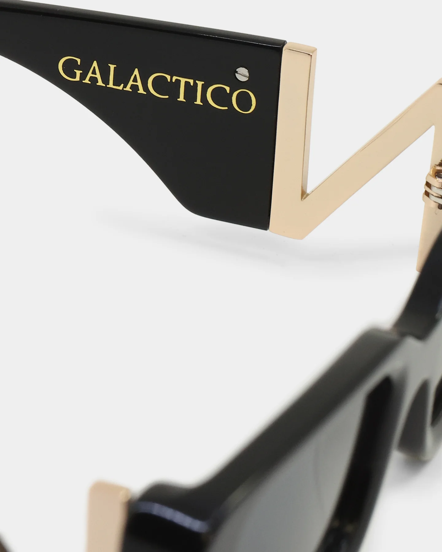 NUQE Elevare Sunglasses Black/Gold - Image 7