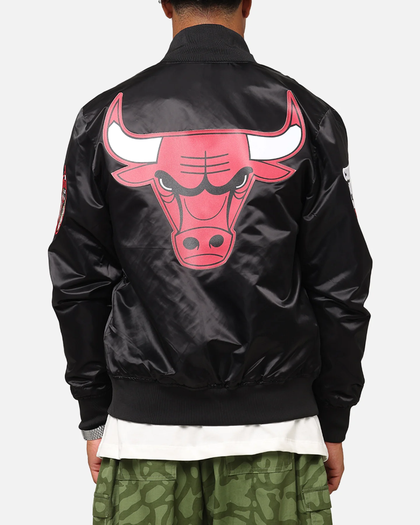 Pro Standard Chicago Bulls Big Logo Satin Jacket Black - Image 2