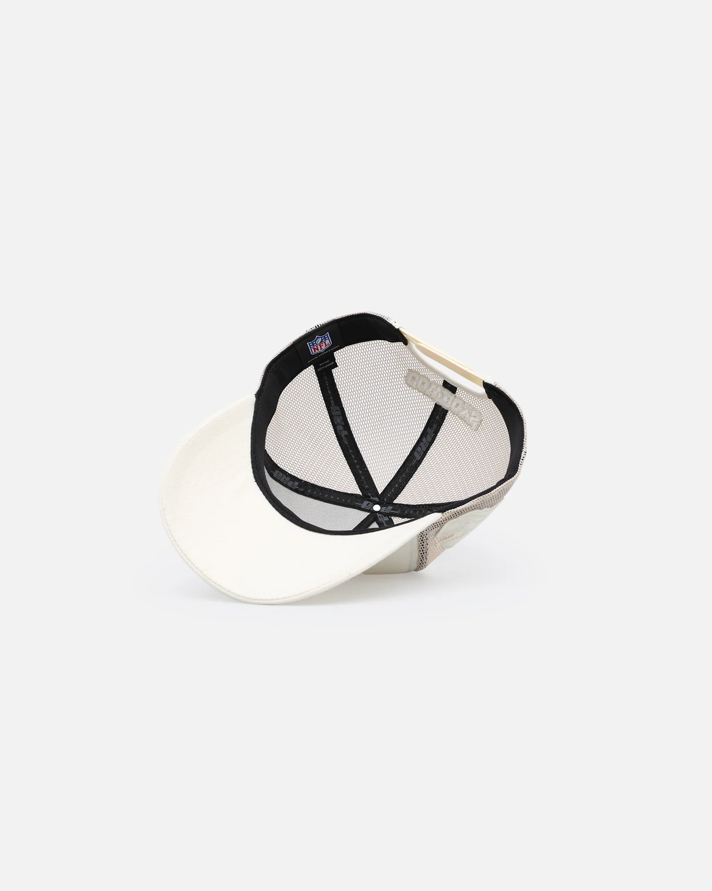 Pro Standard Dallas Cowboys Pinch Front Trucker Snapback Eggshell - Image 6