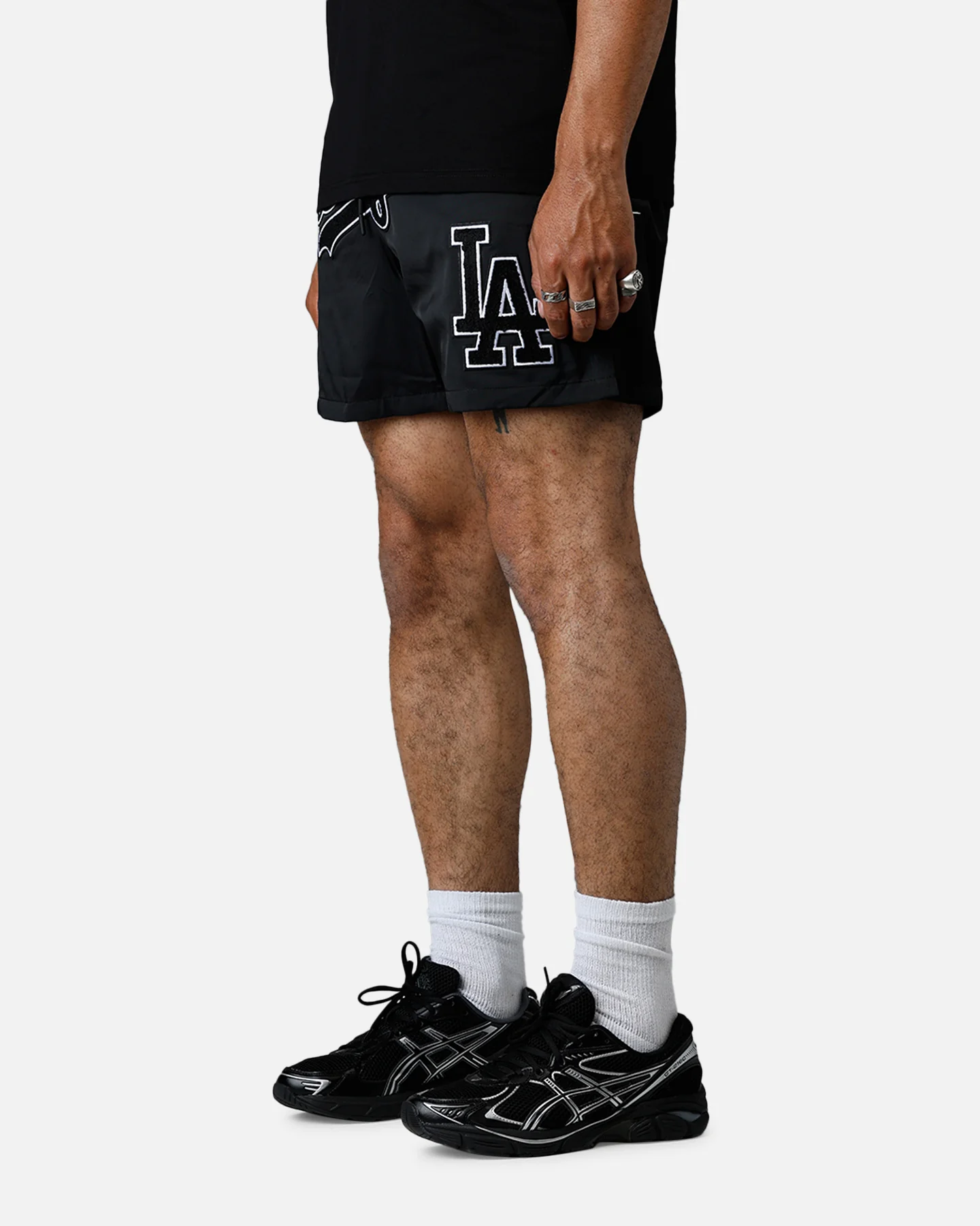 Pro Standard Los Angeles Dodgers Chenille Shorts Black - Image 4