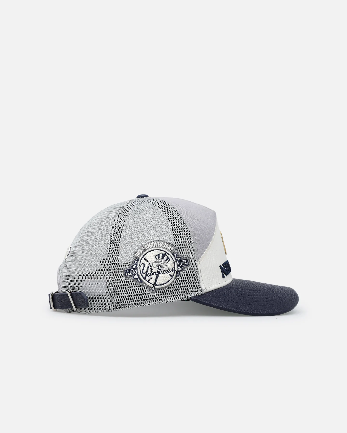 Pro Standard New York Yankees Chevron Pinch Front Trucker Snapback Midnight Navy - Image 4
