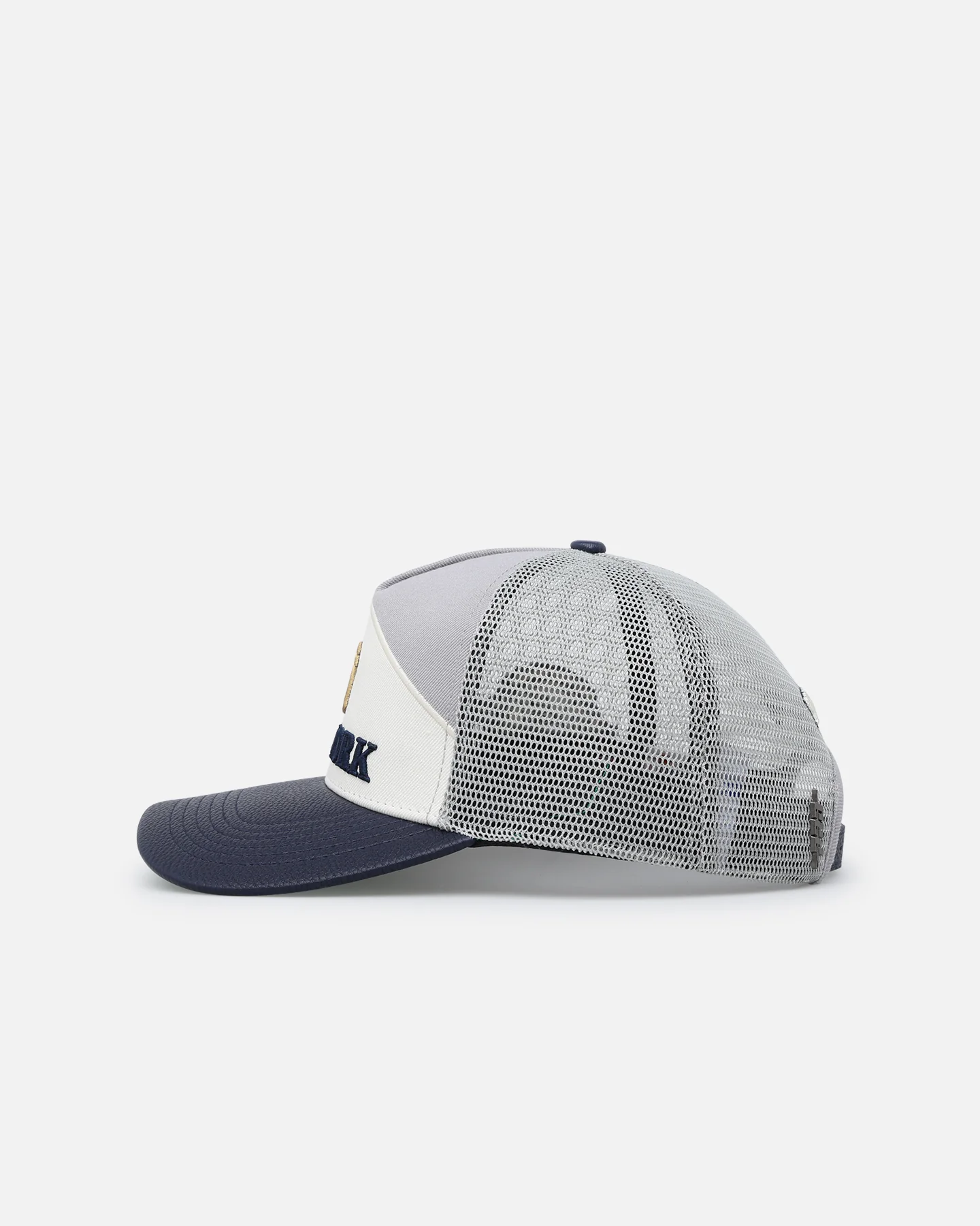 Pro Standard New York Yankees Chevron Pinch Front Trucker Snapback Midnight Navy - Image 5