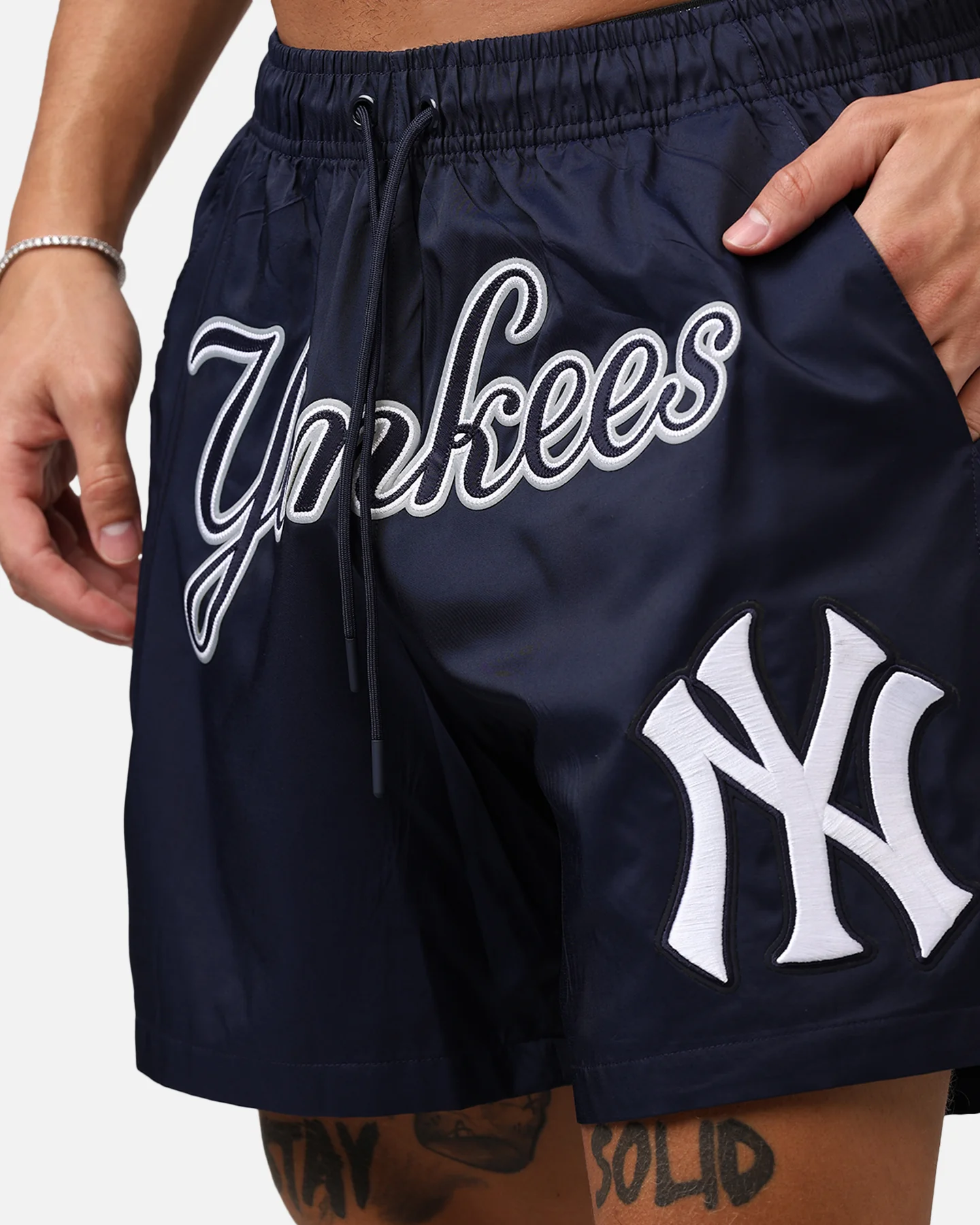 Pro Standard New York Yankees Classic Woven Shorts Midnight Navy - Image 7