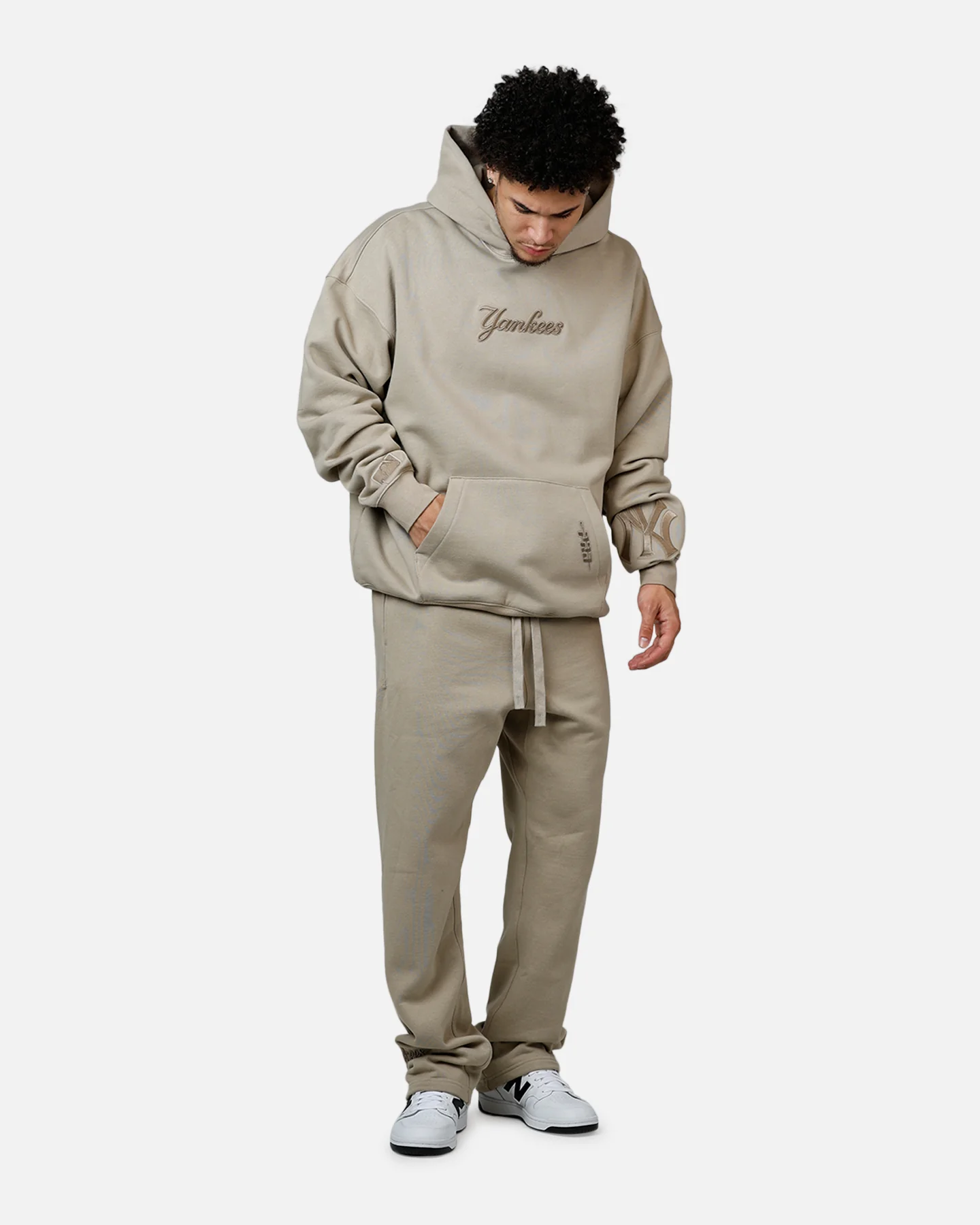 Pro Standard New York Yankees Wingspan Hoodie Taupe - Image 3