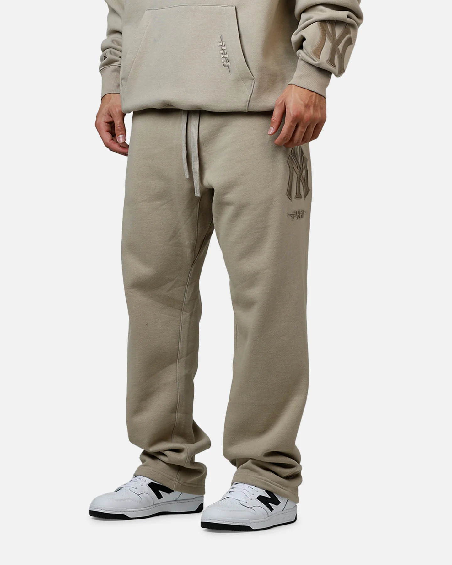 Pro Standard New York Yankees Wingspan Pants Taupe - Image 4
