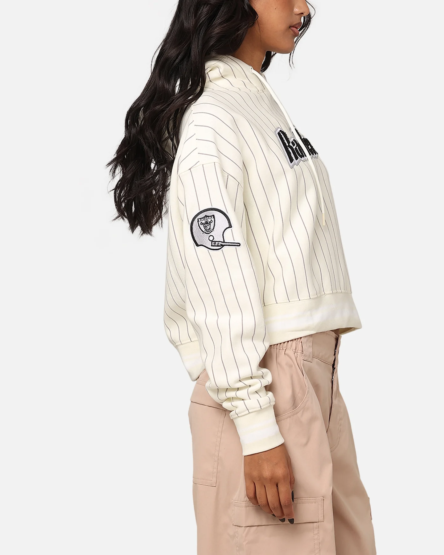 Pro Standard Women's Las Vegas Raiders Fleece Cropped Pullover Hoodie Eggshell/Grey - Image 4