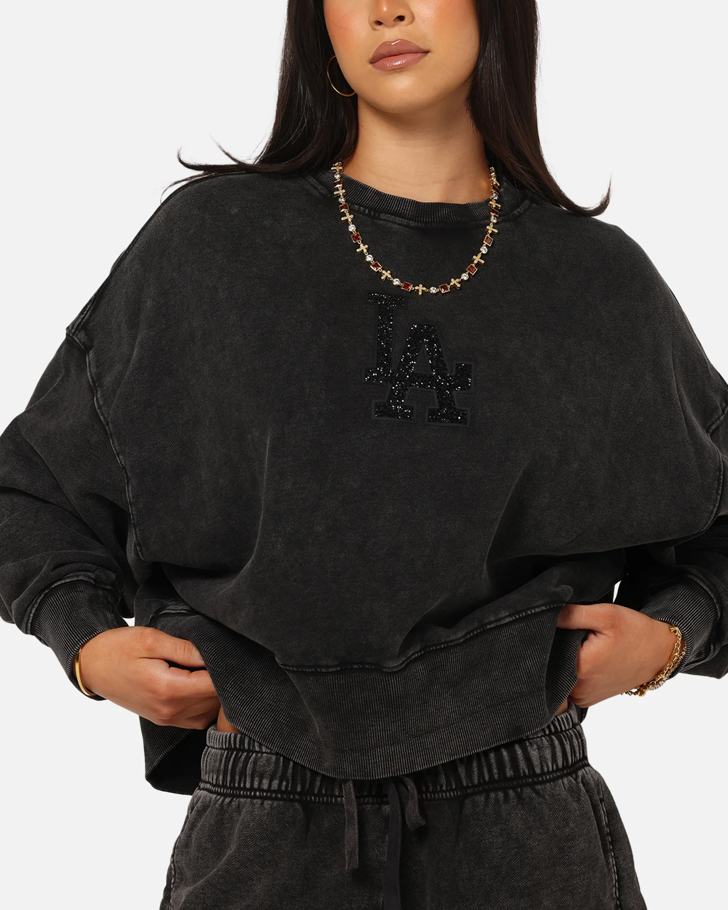 Pro Standard Women's Los Angeles Dodgers Washed Crystaline Crewneck Washed Black - Image 7
