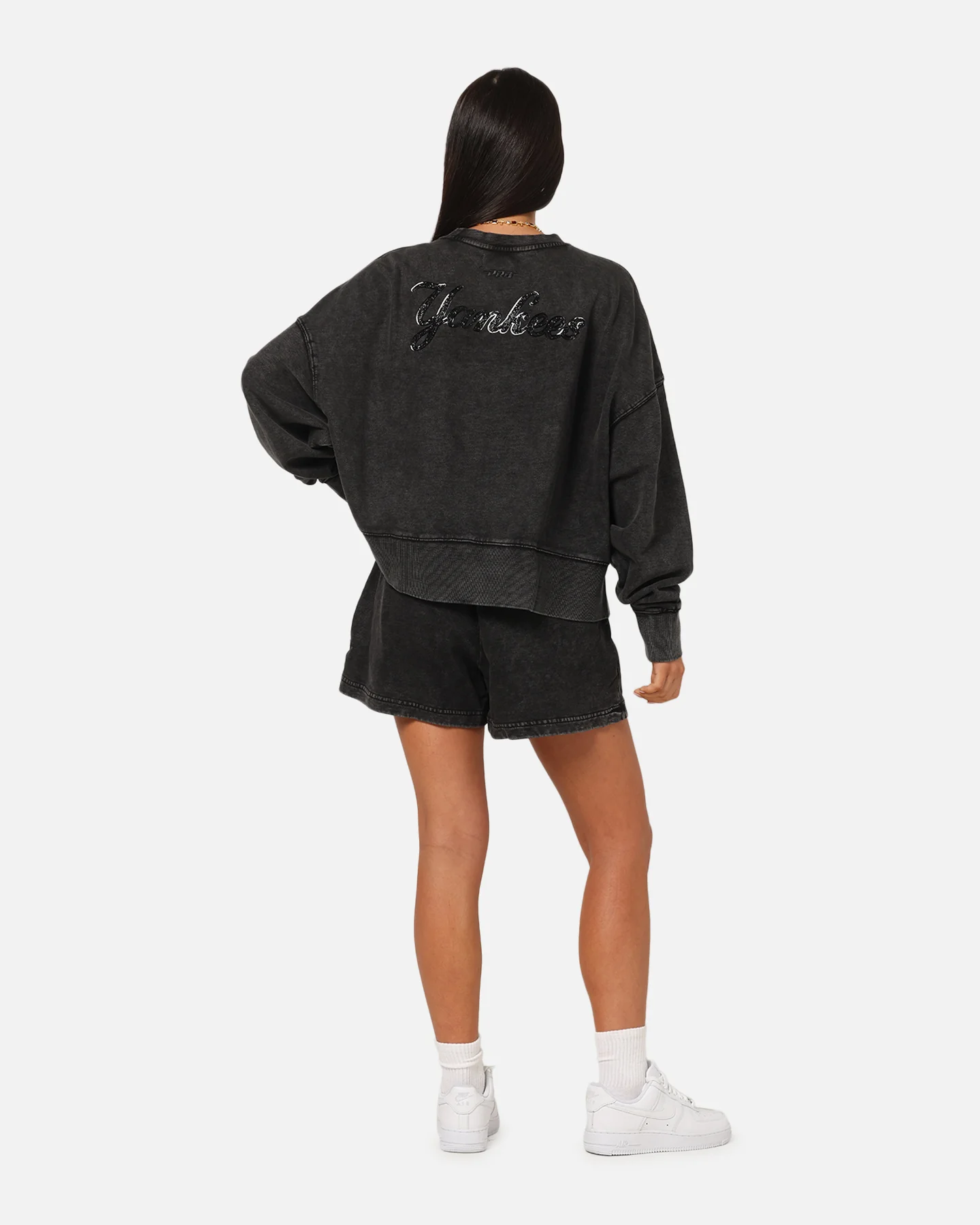 Pro Standard Women's New York Yankees Washed Crystaline Crewneck Washed Black - Image 4