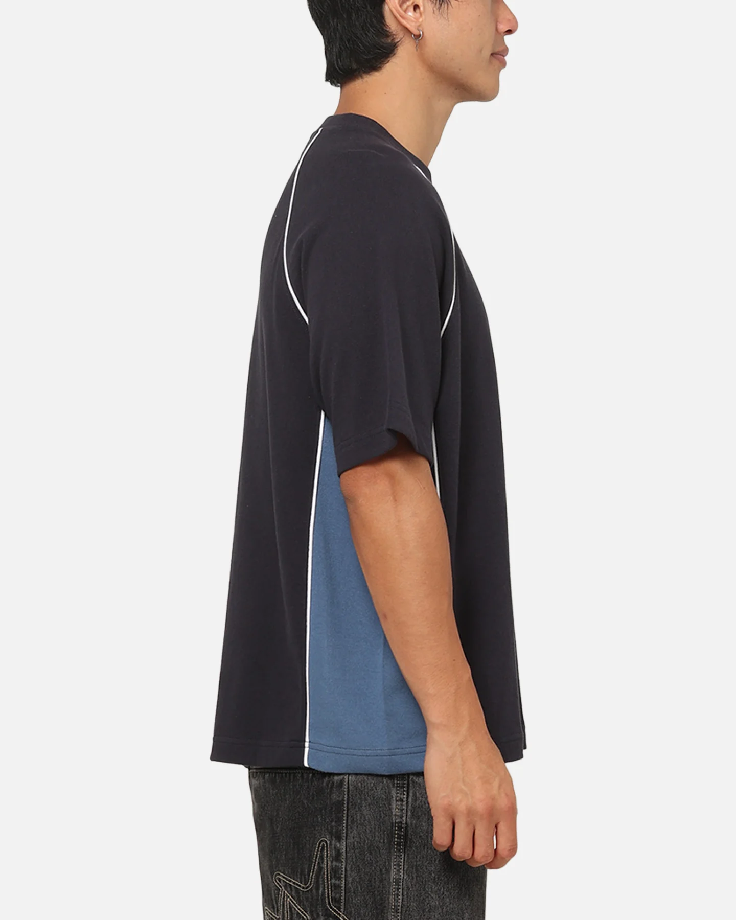 X-Large Raglan Panel Gorilla Fit T-Shirt Navy - Image 4