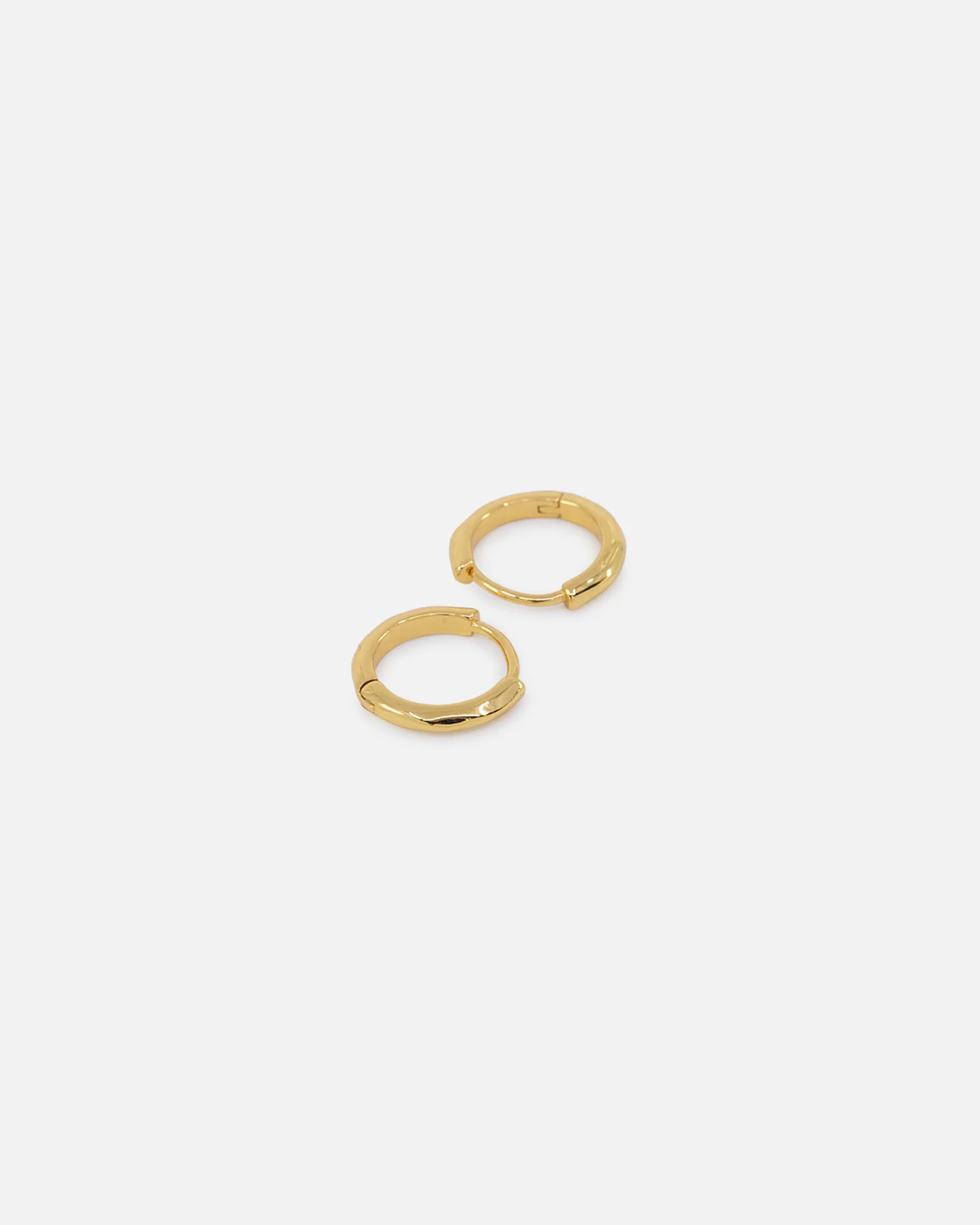 Saint Morta Classic Hoop Earring Gold - Image 4