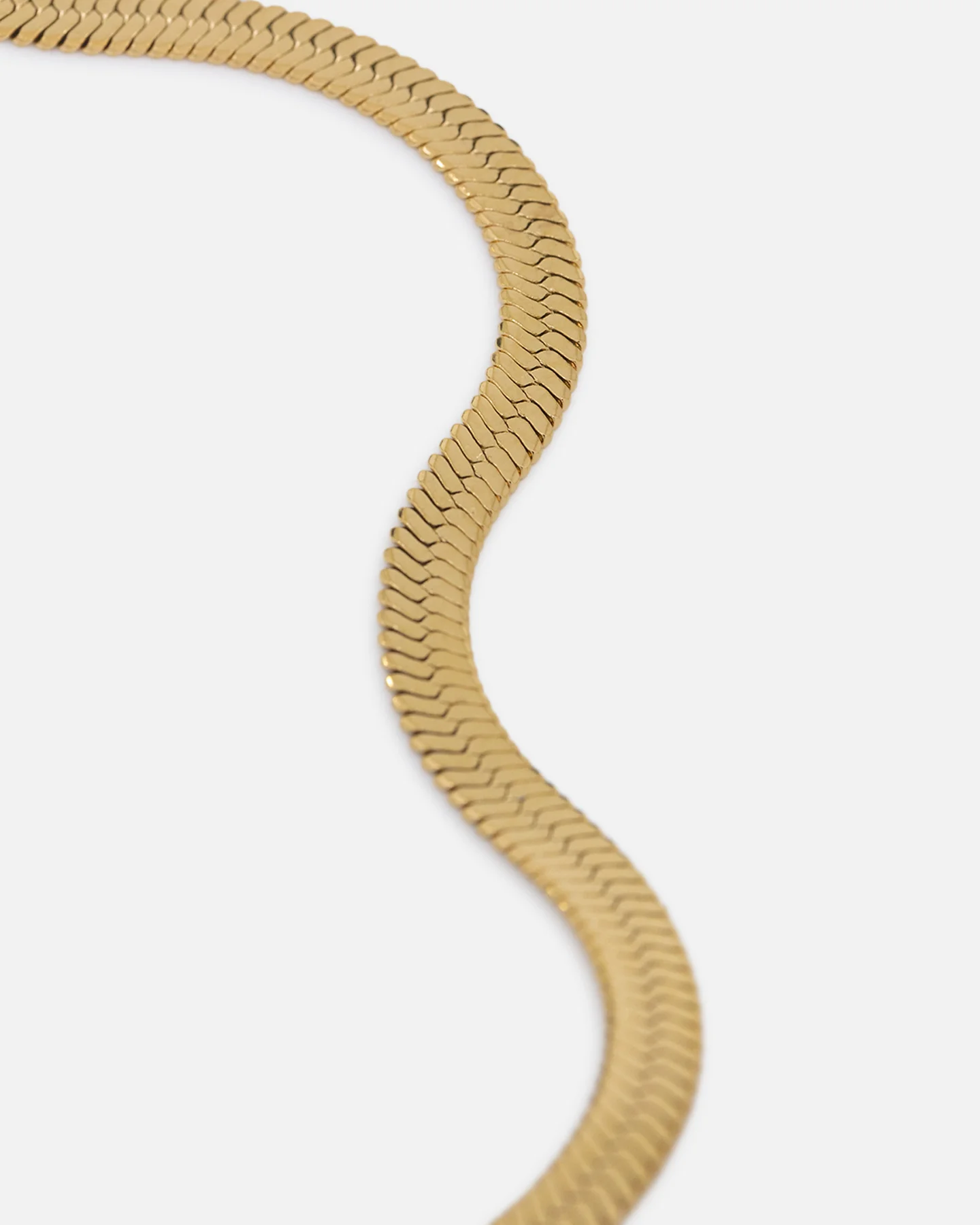 Saint Morta Herringbone Necklace Gold - Image 3