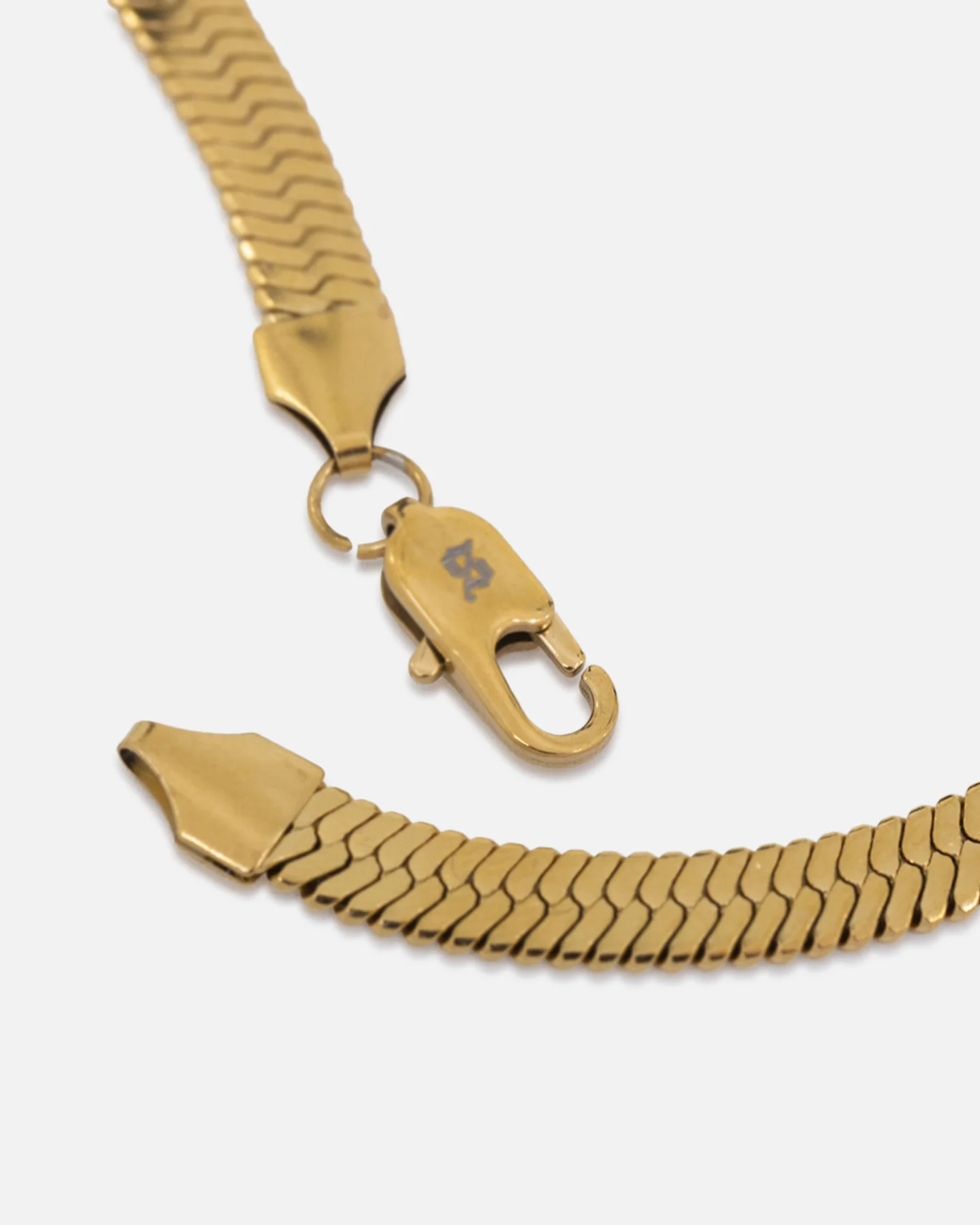 Saint Morta Herringbone Necklace Gold - Image 4