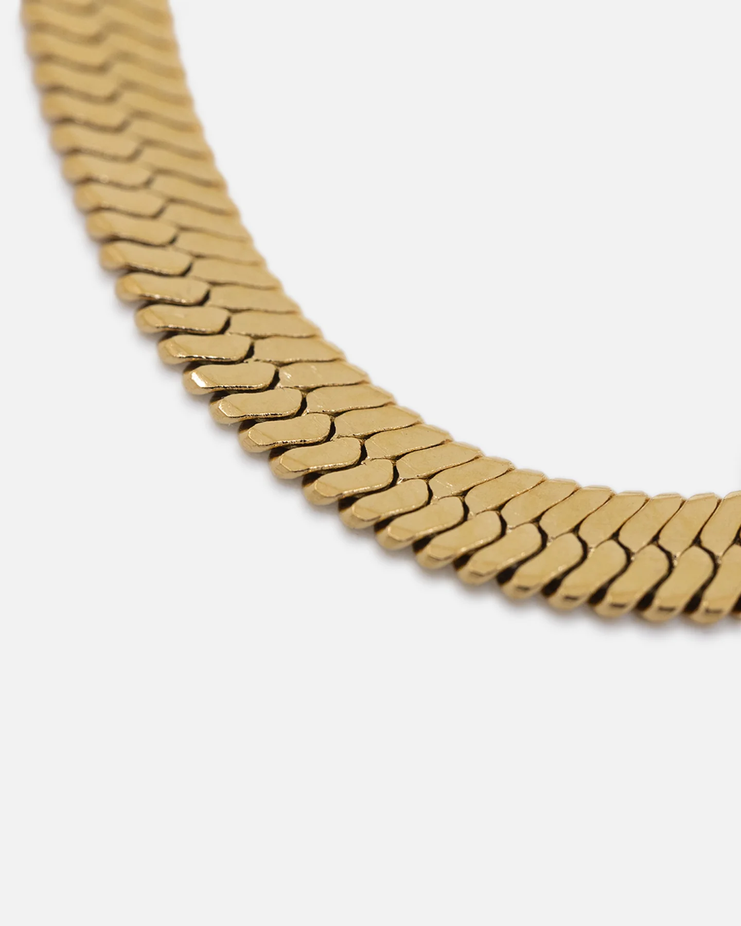Saint Morta Herringbone Necklace Gold - Image 5