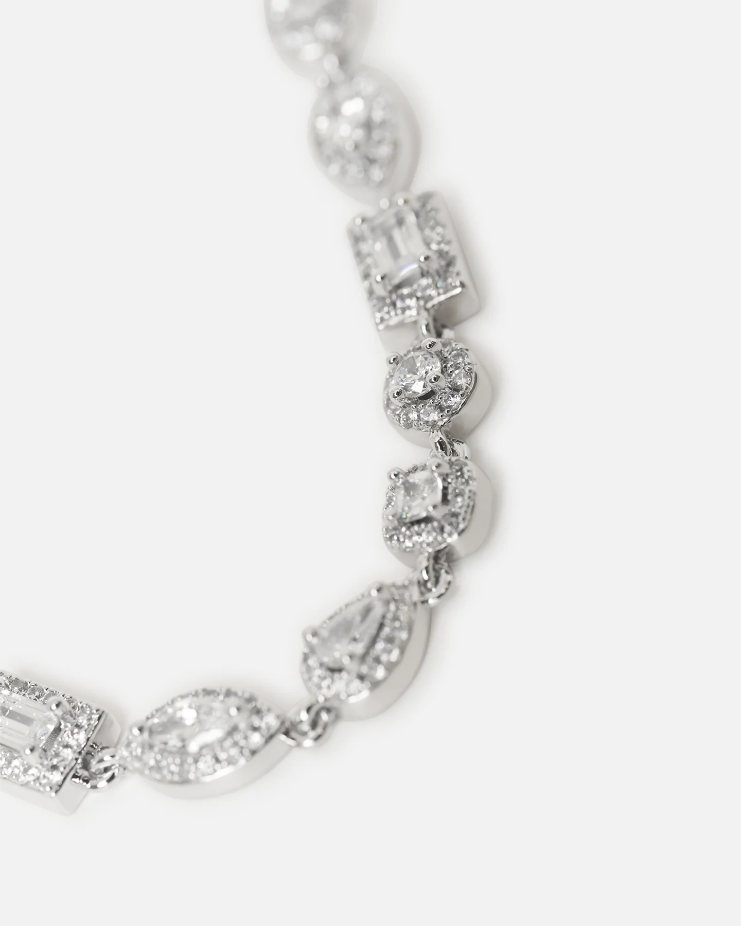 Saint Morta Iced Cluster Chain Iced White Gold - Image 4