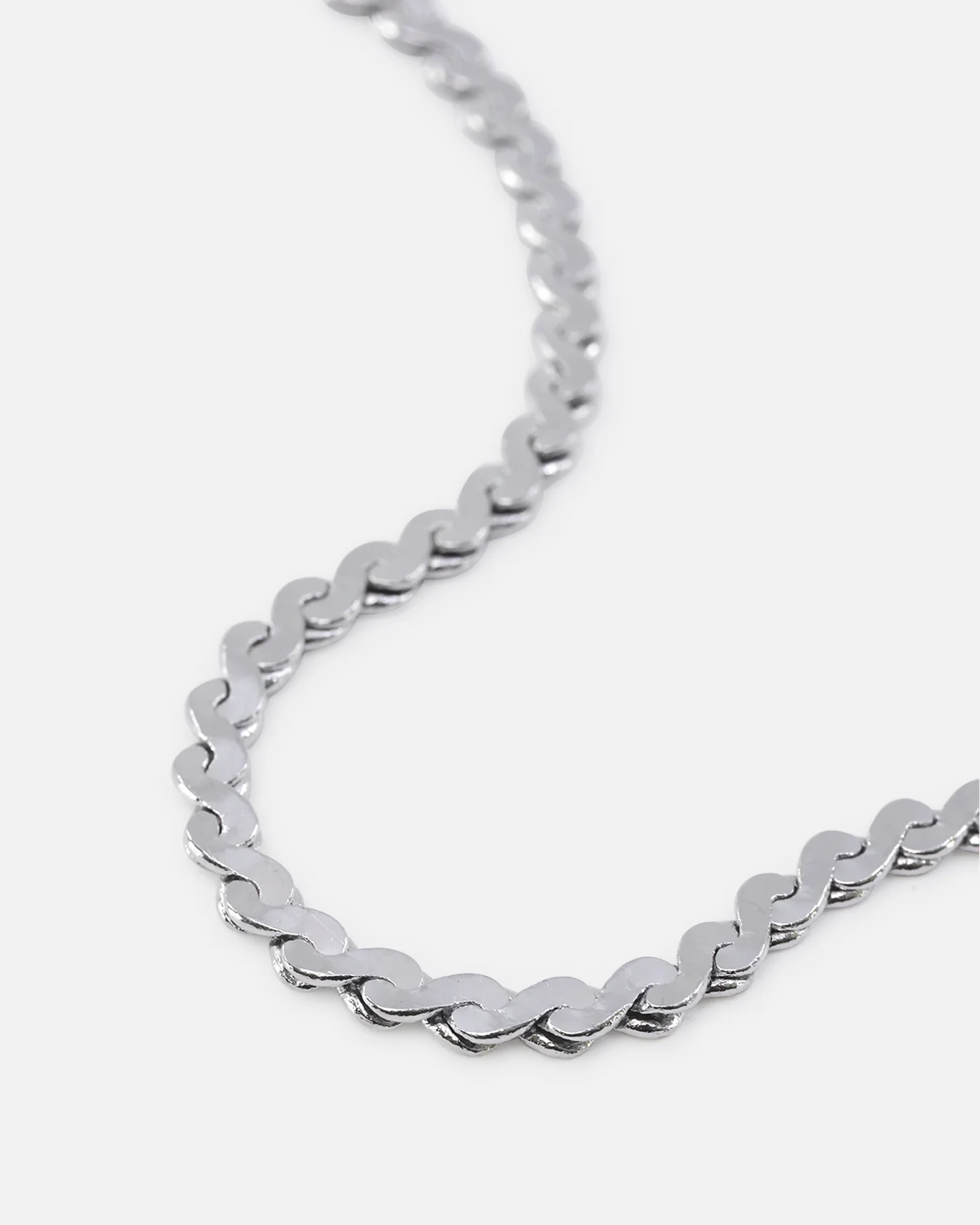 Saint Morta Infinity Chain White Gold - Image 5