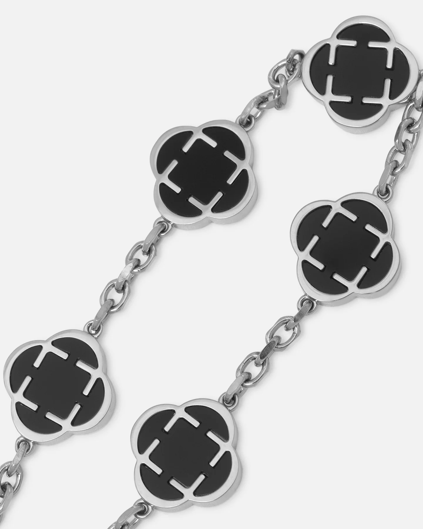 Saint Morta Onyx Clover Bracelet White Gold - Image 4