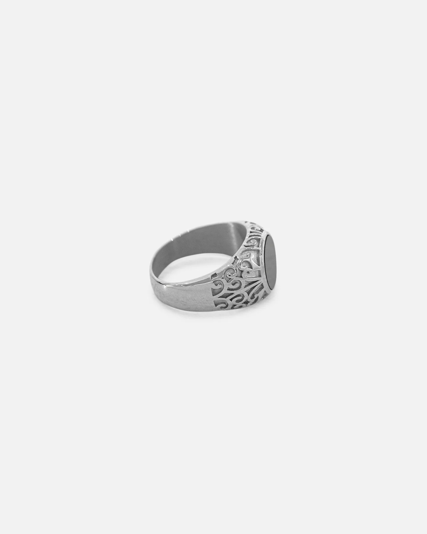 Saint Morta Onyx Round Ring White Gold - Image 6