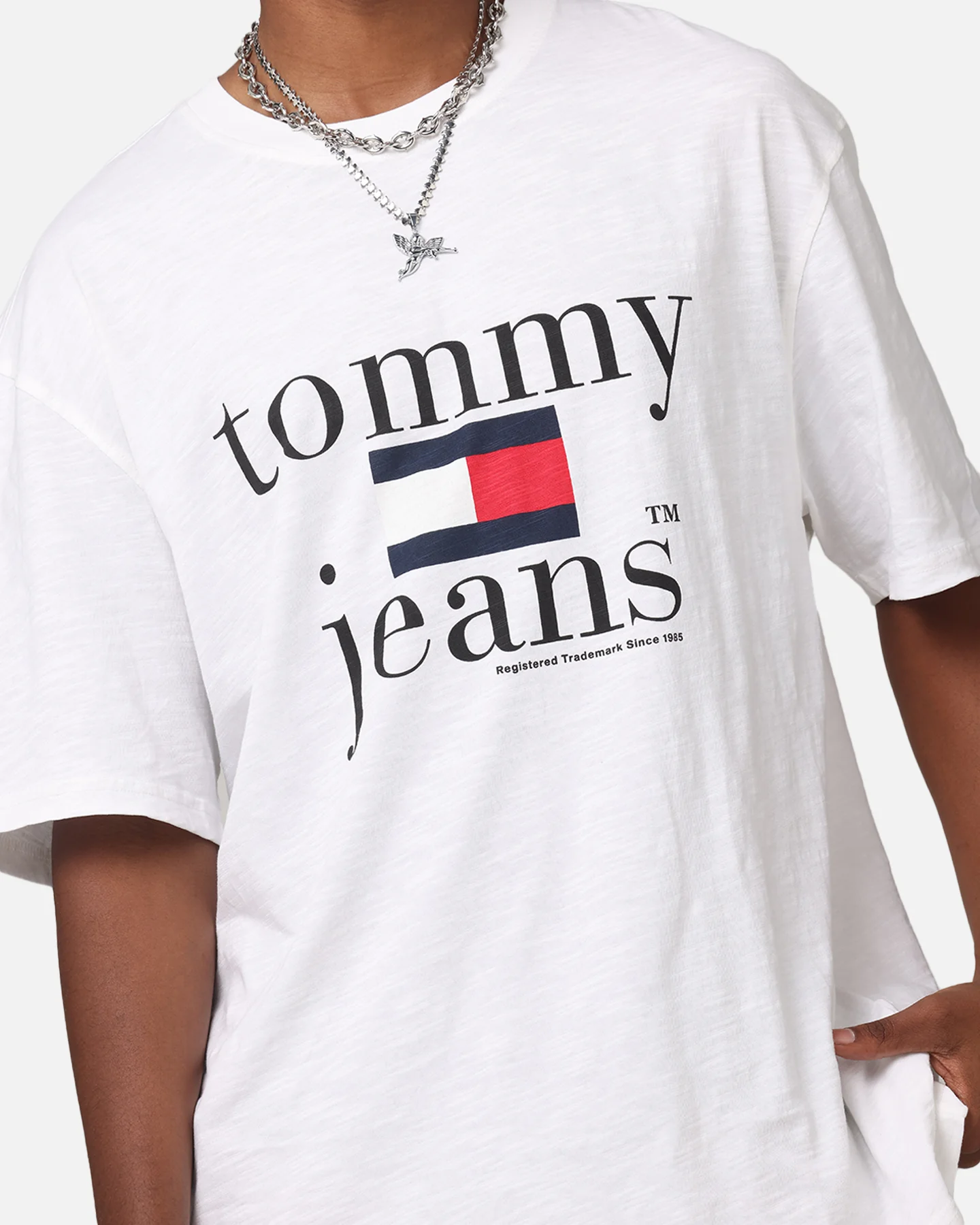 Tommy Jeans TJM Relaxed Twist Logo T-Shirt White - Image 6